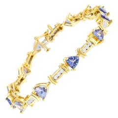 Pulsera de oro amarillo de 14 quilates con diamantes talla redonda de 3/5 quilates y tanzanita triangular azul