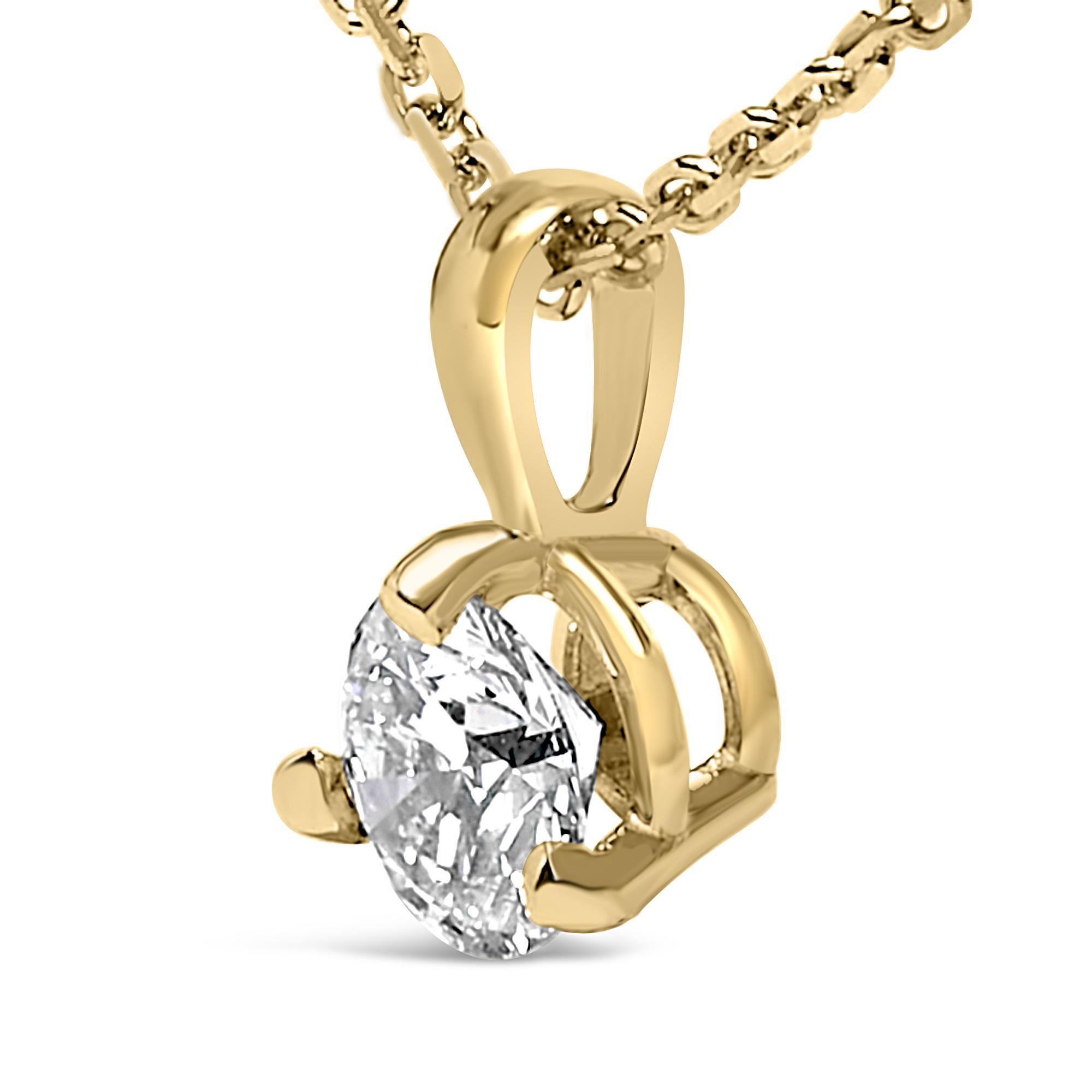 Moderno Collana con ciondolo solitario in oro giallo 14K con diamanti rotondi Martini da 3/8 ctb in vendita