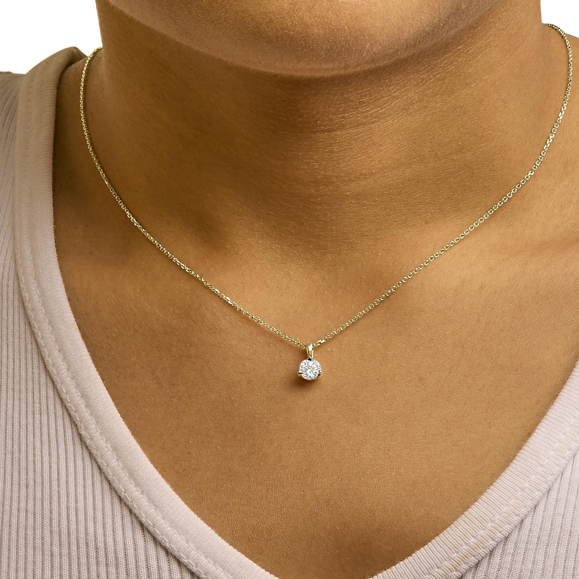 Taglio rotondo Collana con ciondolo solitario in oro giallo 14K con diamanti rotondi Martini da 3/8 ctb in vendita