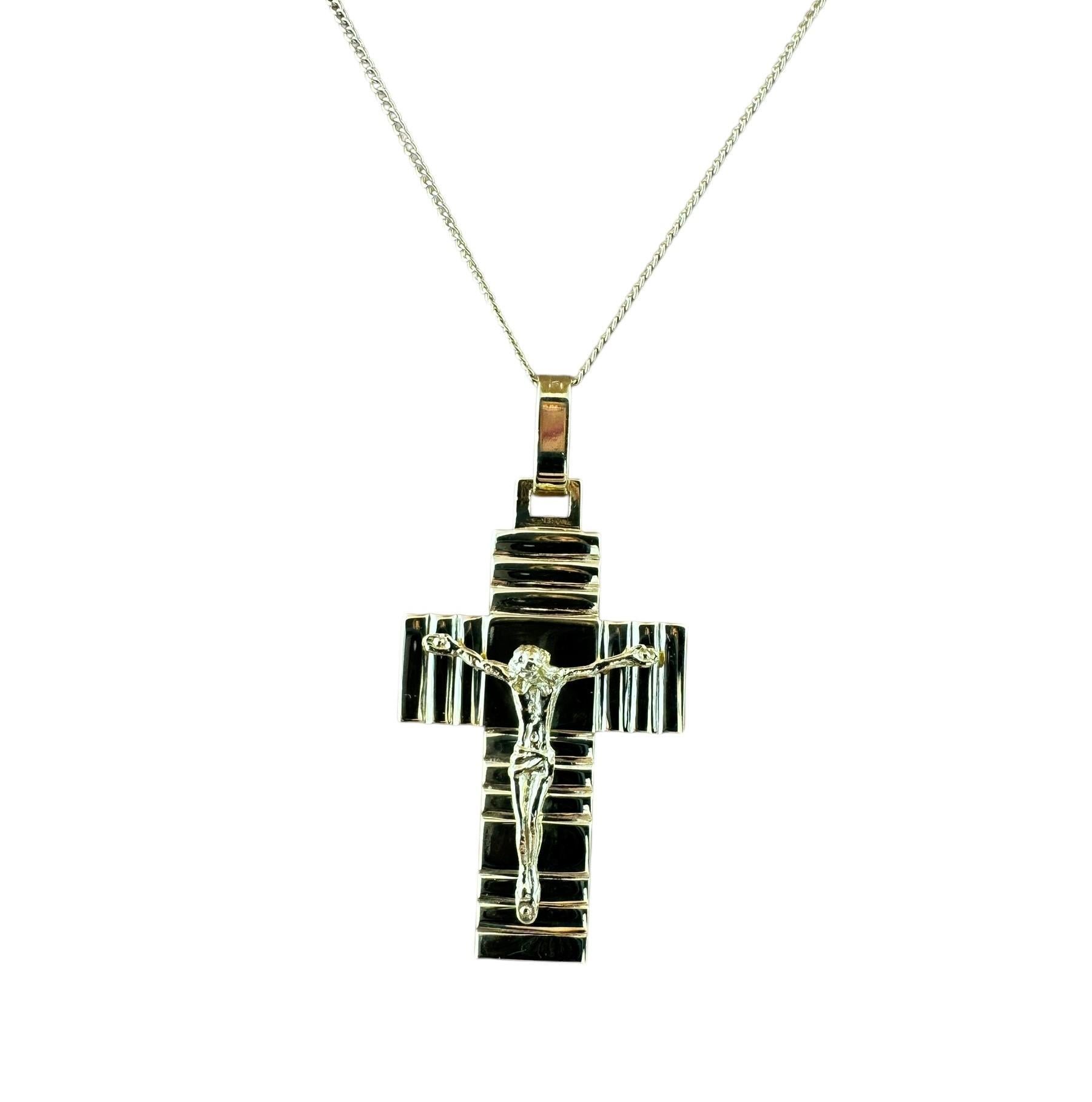 Pendentif crucifix tridimensionnel en or jaune 14K #19602 en vente 4