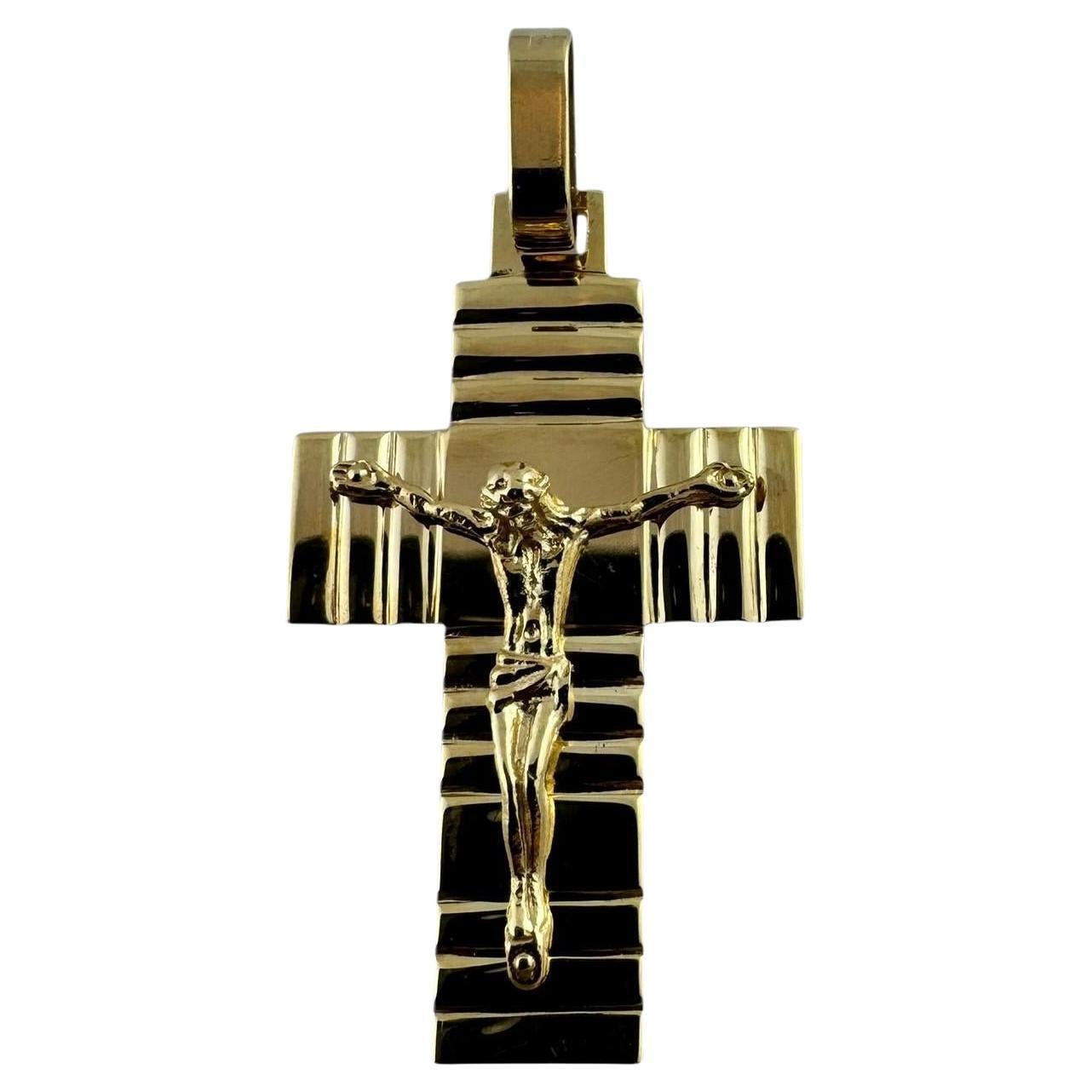 Pendentif crucifix tridimensionnel en or jaune 14K #19602