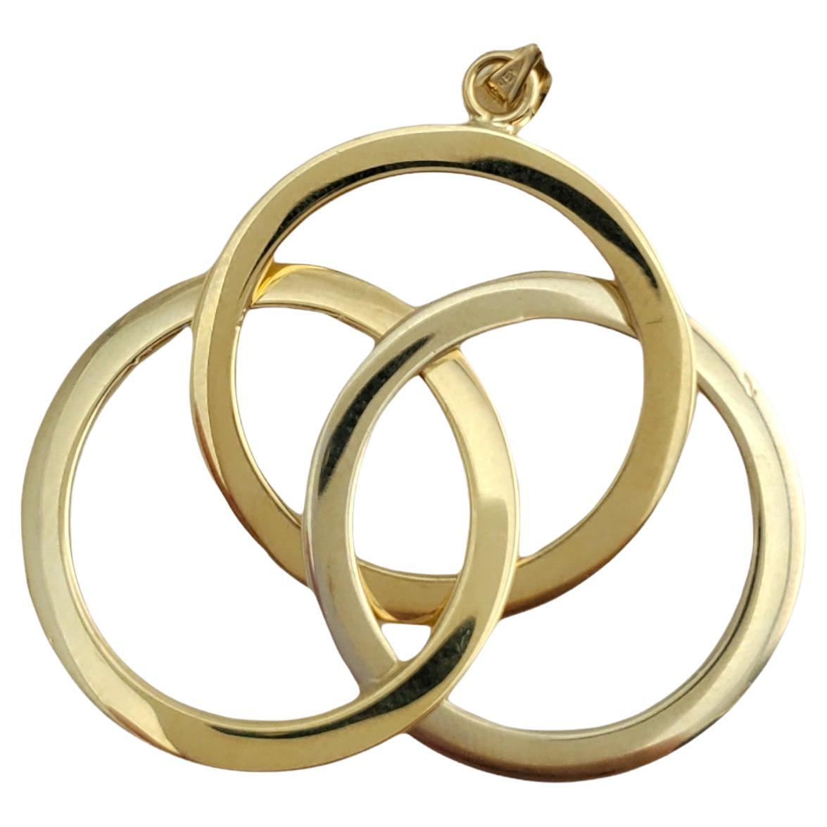 Pendentif en or jaune 14 carats à 3 cercles imbriqués en forme de cercle en vente
