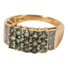 Anillo de oro amarillo de 14k de 3 filas de amatista verde de corte redondo y diamante