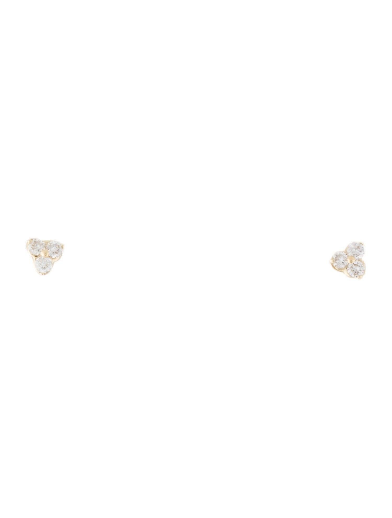 Schöne & klassische kleine 3-Stein-Ohrstecker! Gefertigt aus 14k Gold mit ca. 0,06 ct. funkelnden Diamanten. Farbe und Reinheit des Diamanten GH-SI1-SI2. Gesichert durch einen Schmetterlingsverschluss mit Druckknopf. Dieses Stück ist perfekt für den