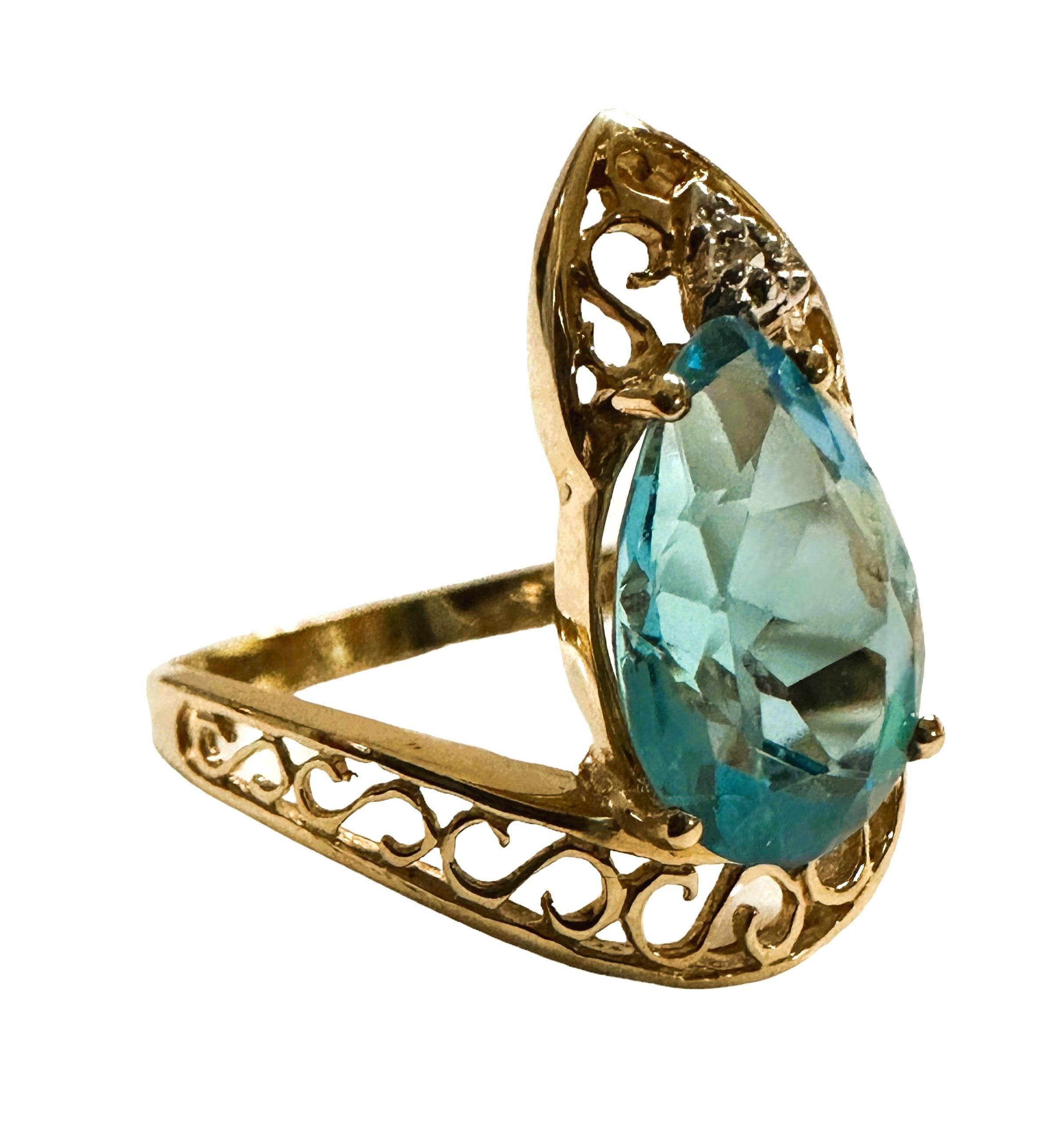 14k Yellow Gold 3.0 Carat Blue Topaz & Diamond Filigree Ring Size 7.75 - Stamped In Excellent Condition In Eagan, MN
