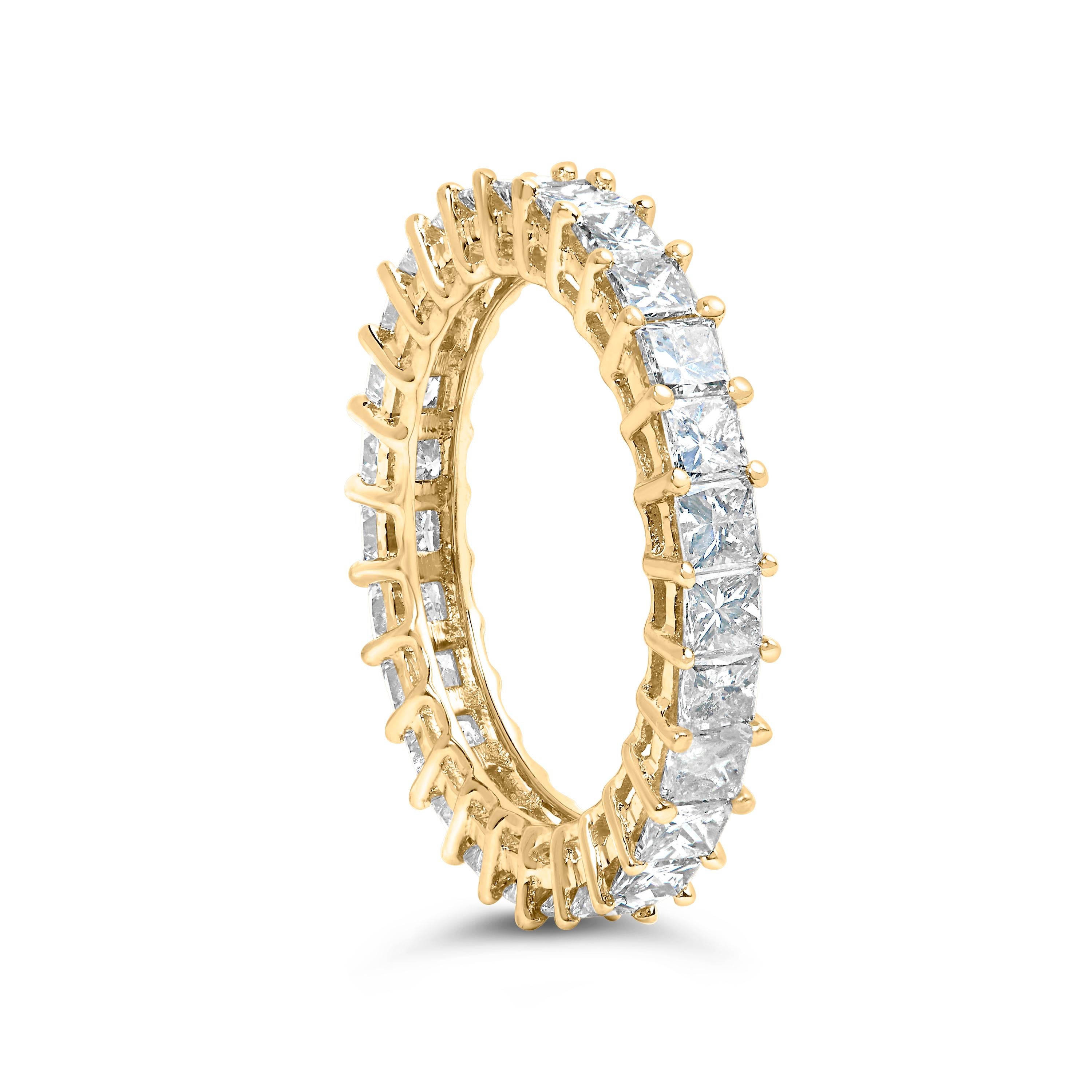 Moderne Bague d'éternité en or jaune 14K 3.0 Cttw Shared Prong-Set Princesse Diamant en vente