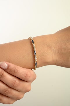 Pulsera de eslabones geométricos de 3,07 ct de zafiro azul natural y diamantes en oro amarillo de 14 quilates