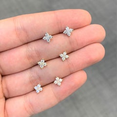 Orecchini con fiore di diamante in oro giallo 14K da 0,30 carati per lei