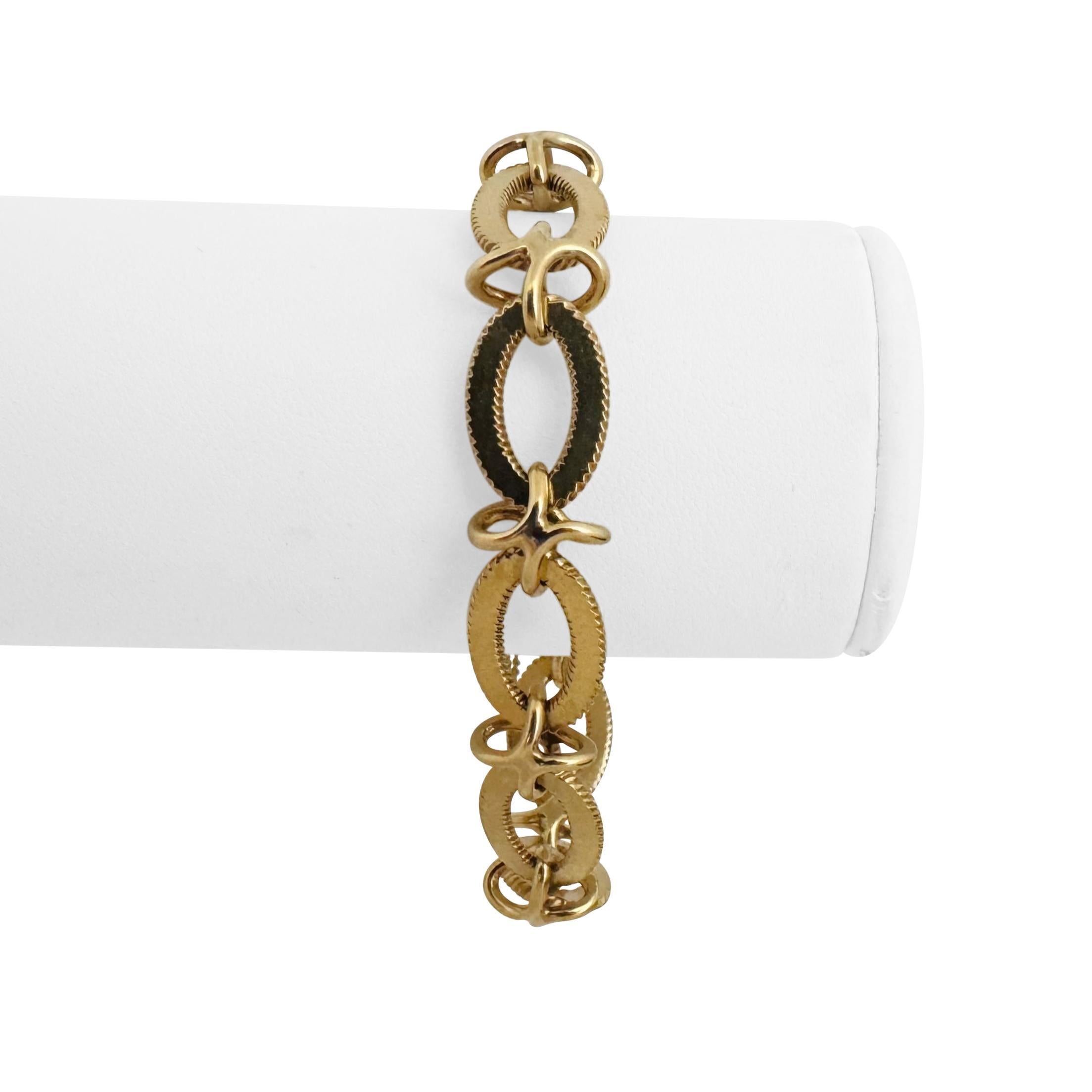 Zustand:  Ausgezeichneter Condit, Professionell gereinigt und poliert
Metall: 14k Gold (markiert und professionell getestet)
Gewicht: 30,2g
Länge: 7,5 Zoll
Breite: 11mm 
Verschluss: Box Tab Insert mit Sicherheitsverriegelung
Markierungen: