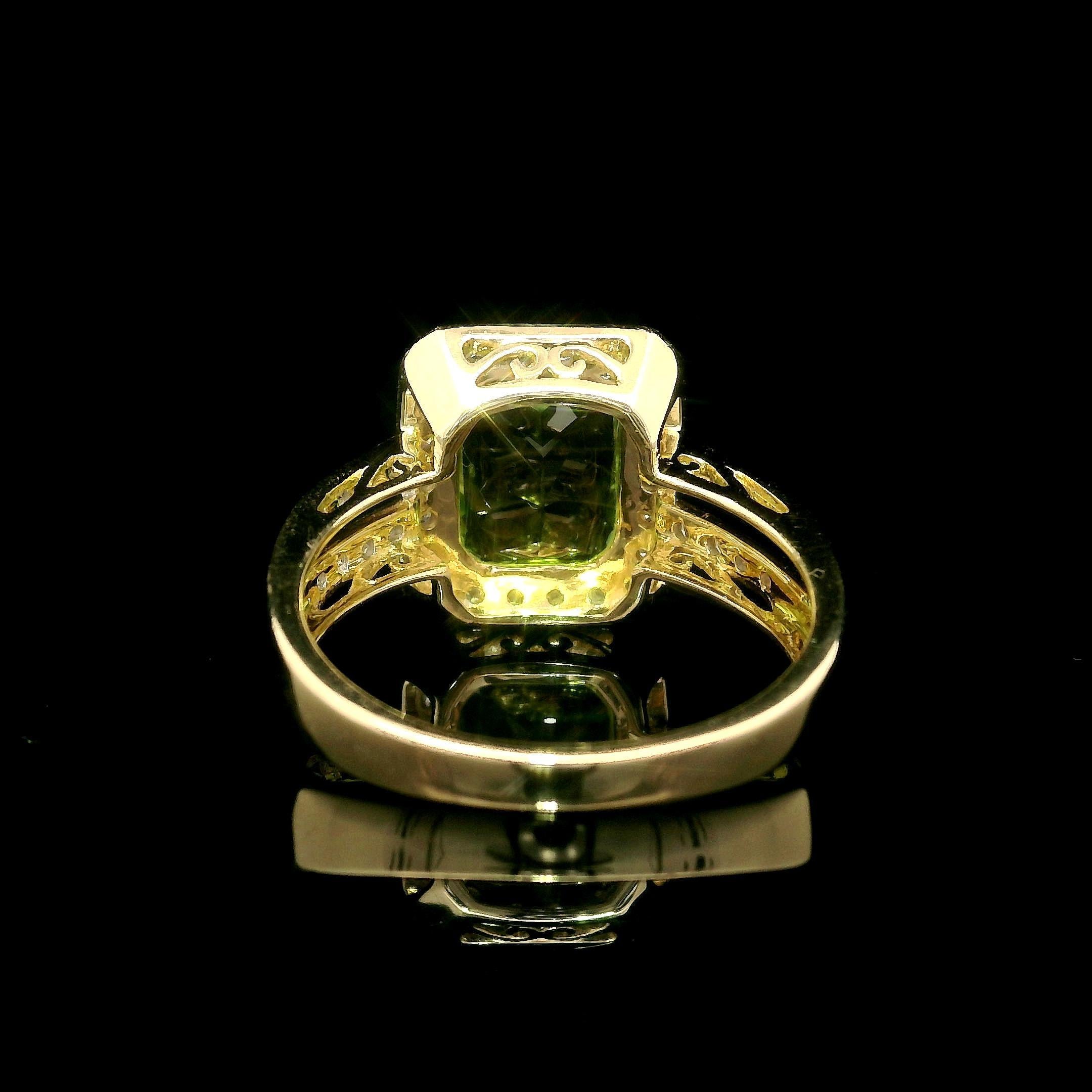 -Pierre(s)
(1) Péridot véritable naturel - taille rectangulaire - serti - très belle couleur - couleur vert vif - 9.87x7.92mm - 3ct (approx.)
(38) Diamant naturel véritable - taille ronde et brillante - serti clos - belle couleur blanc vif - 0,20ctw