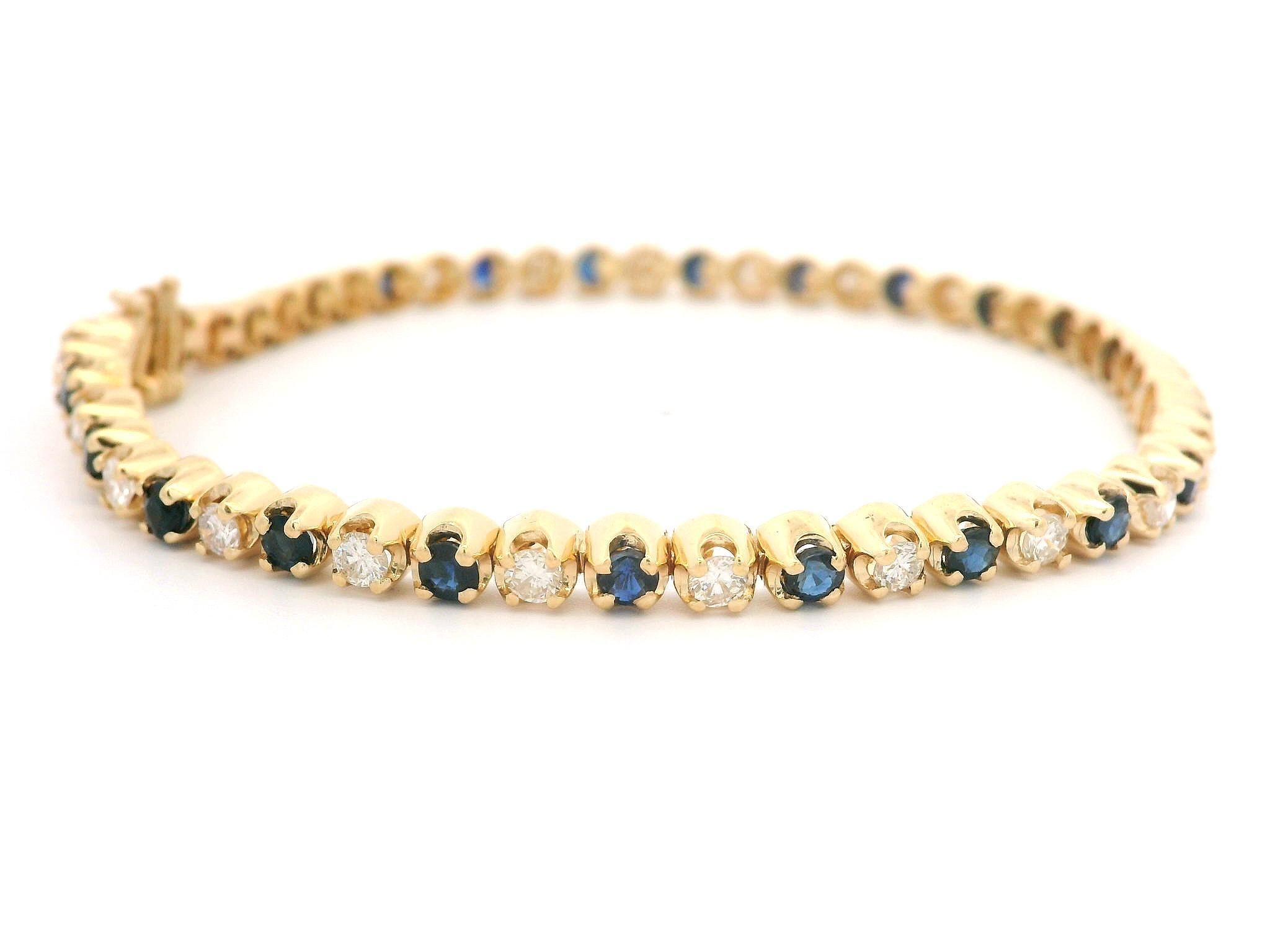 Round Cut 14k Yellow Gold 3.25ctw Alternating Sapphire Diamond Line Tennis Bracelet For Sale