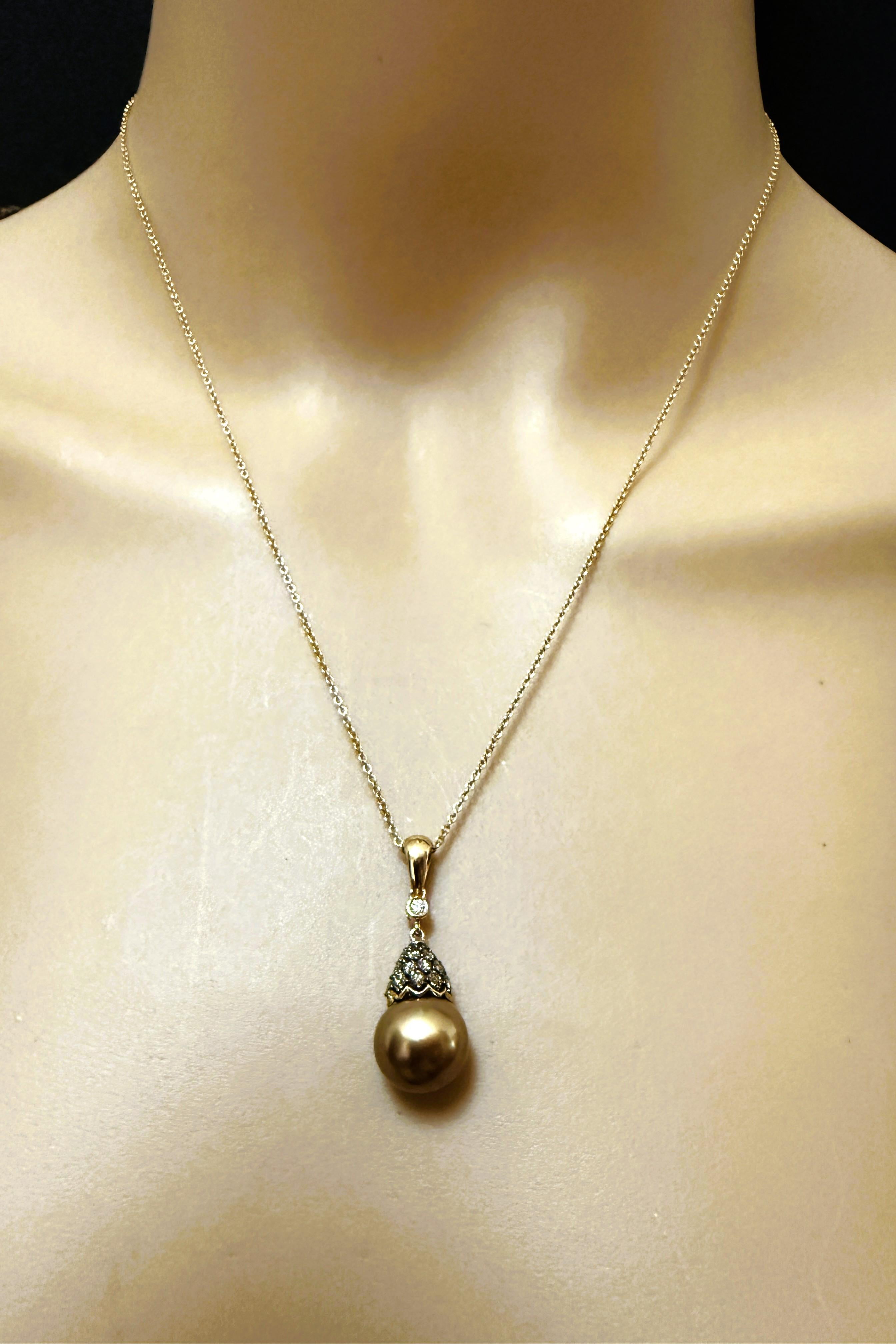 Art déco Collier LeVian en or jaune 14K avec perles de chocolat et diamants de 0,33 carat en vente