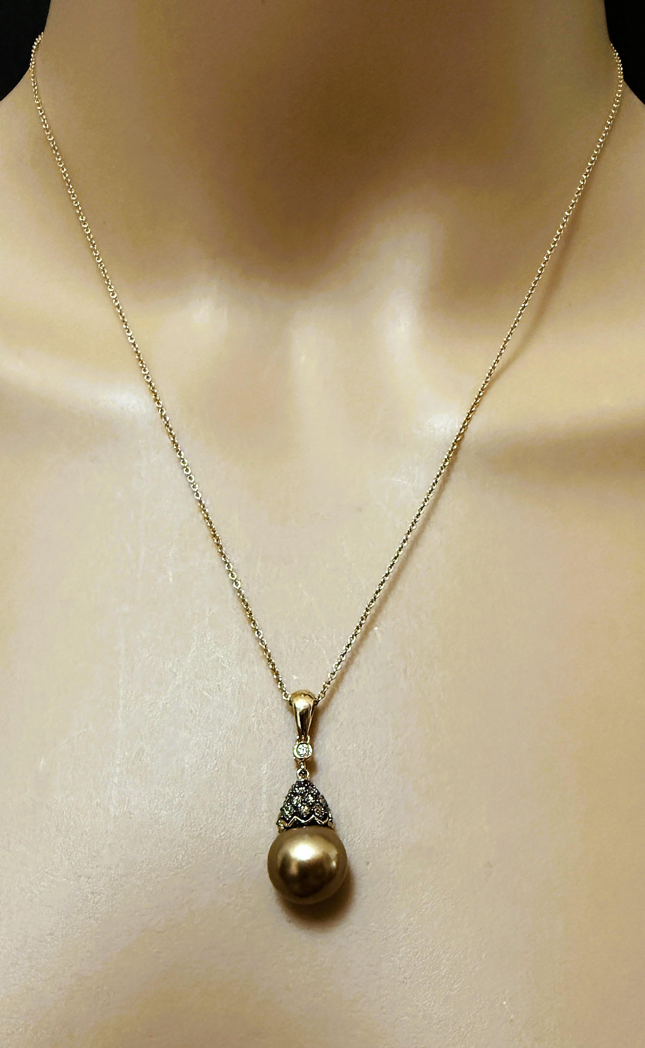 Collier LeVian en or jaune 14K avec perles de chocolat et diamants de 0,33 carat Pour femmes en vente