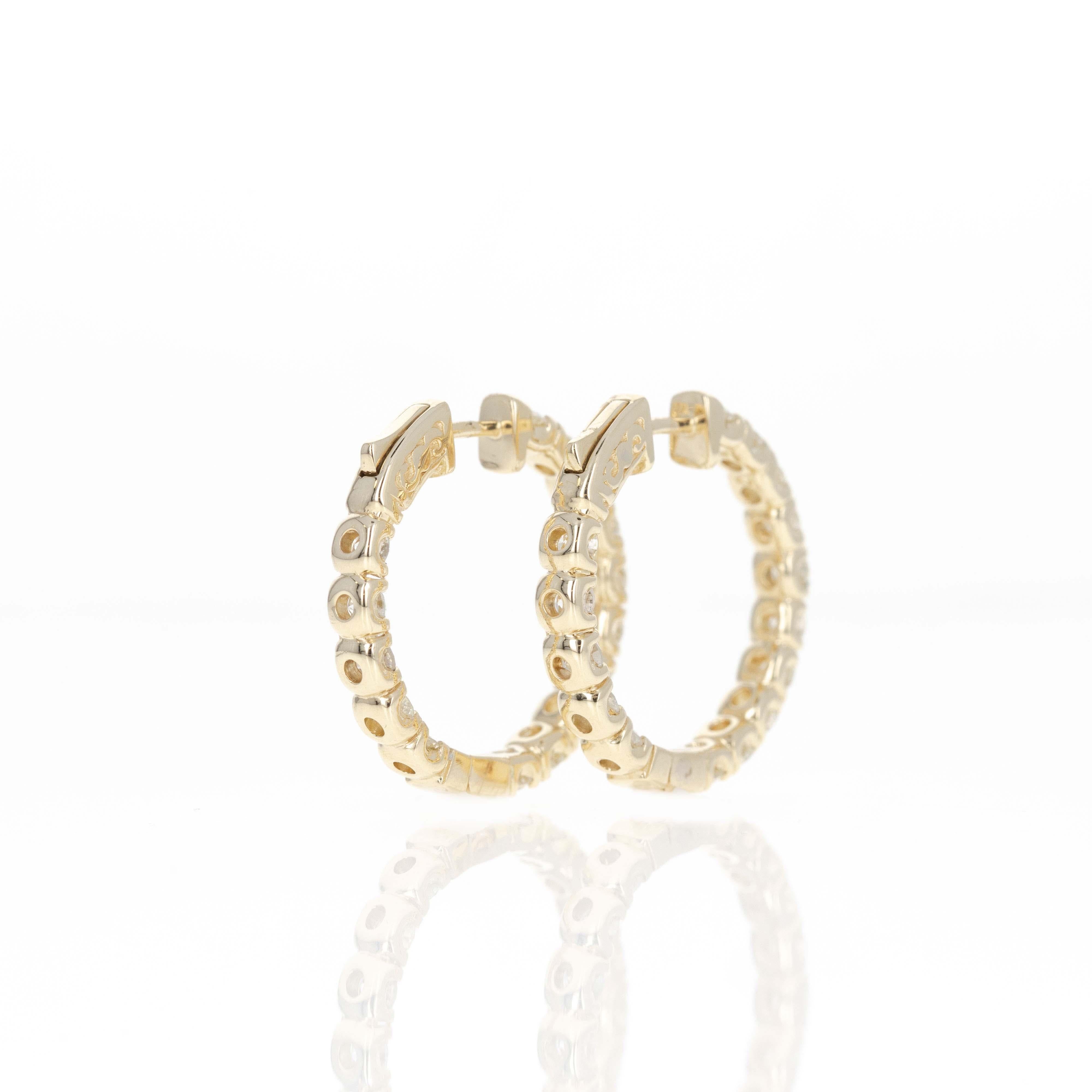 Taglio rotondo Orecchini a cerchio in oro giallo 14K con diamante rotondo Inside-Out da 3,42 carati in vendita
