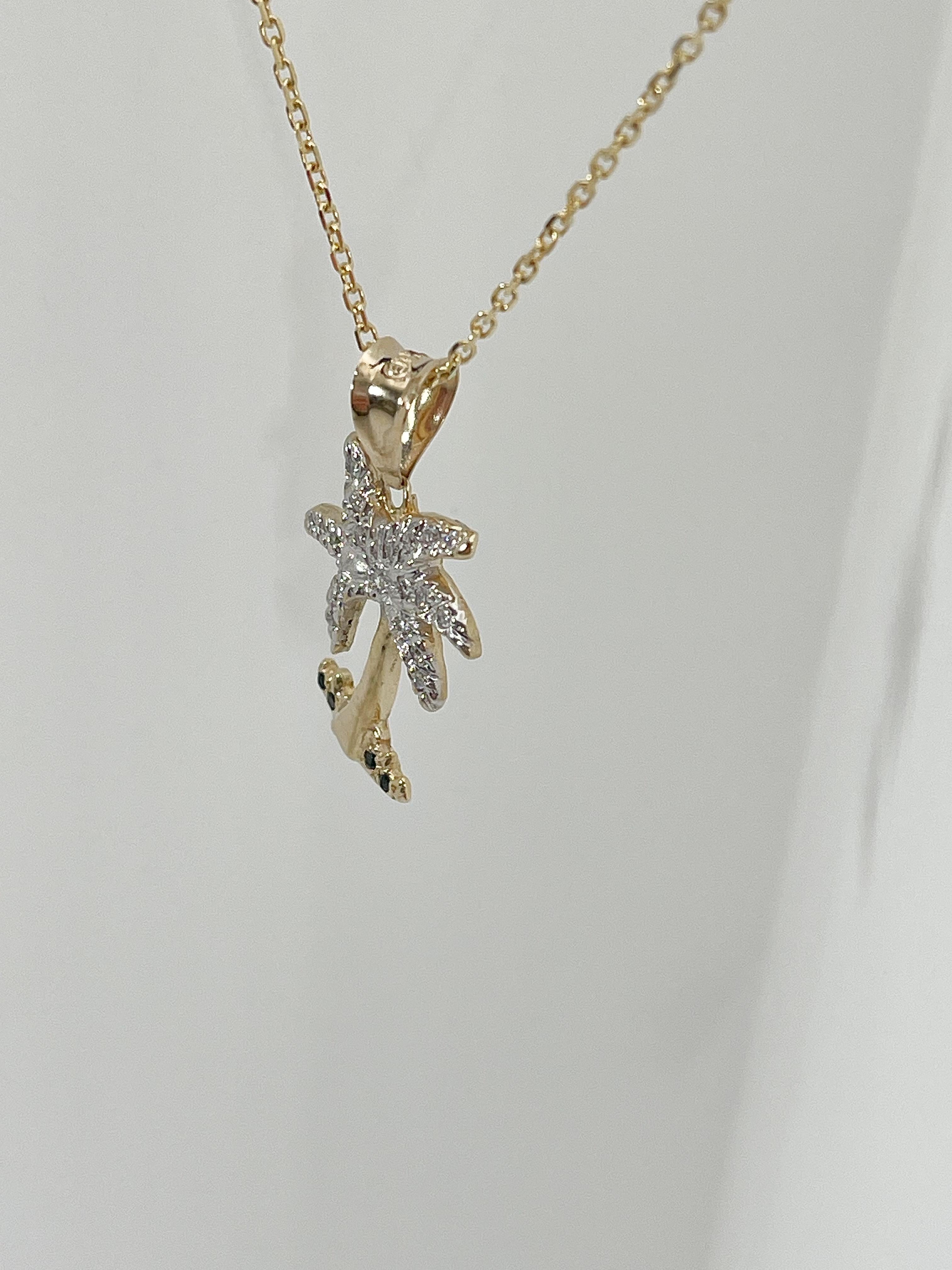 Palmier en or jaune 14K avec émeraudes et diamants .35 CTW Excellent état - En vente à Stuart, FL