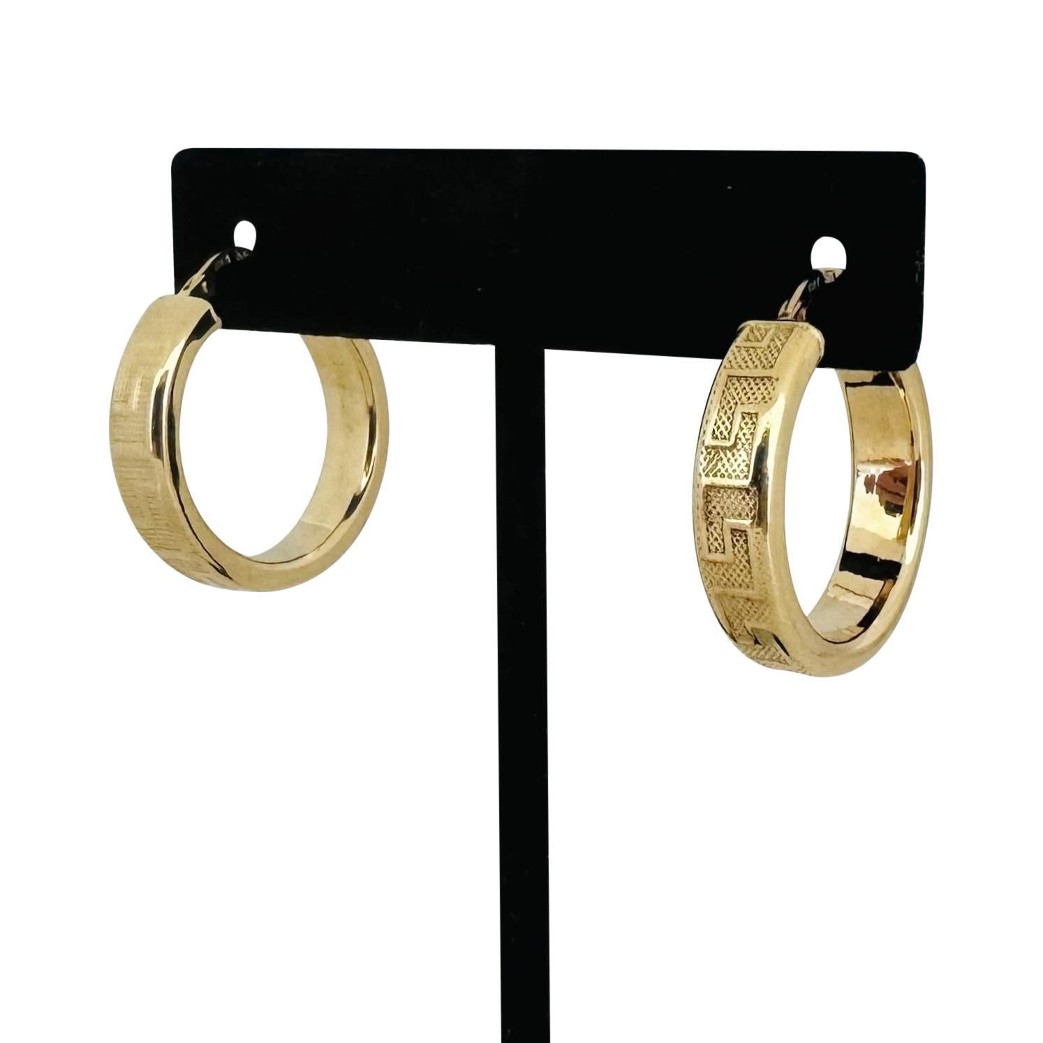 Zustand: Ausgezeichneter Condit, Professionell gereinigt und poliert
Metall: 14k Gold (markiert und professionell getestet)
Gewicht: 3,5 g
Länge: 1 Zoll
Breite: 1 Zoll
Verschluss: Snap Backs
Markierungen: 