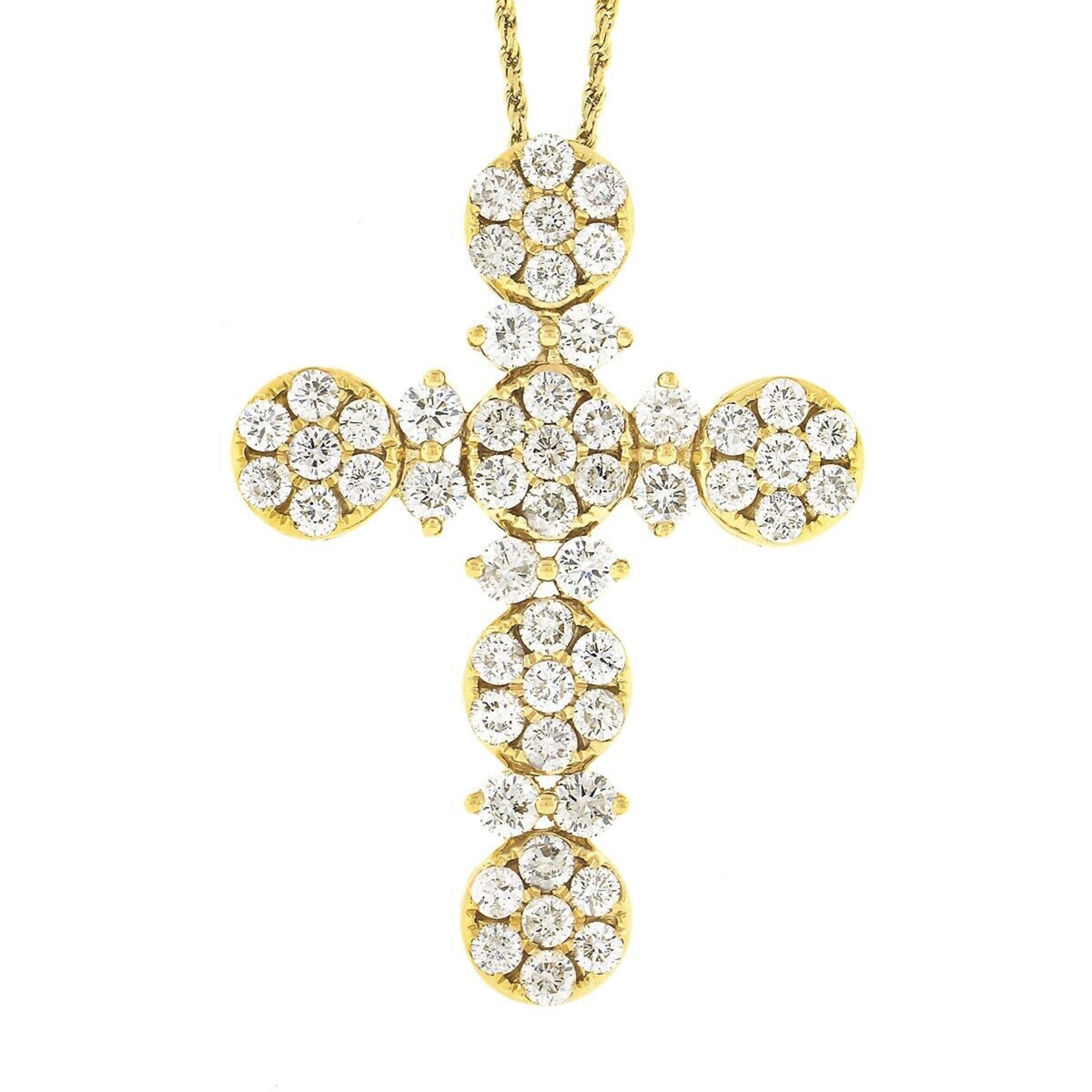 Dies ist eine wirklich atemberaubende Diamant-Kreuz Anhänger Halskette, die in 14k Gelbgold gefertigt ist und ist mit etwa 3,75 Karat von feiner Qualität Diamanten durchnässt. Das Kreuz besteht aus runden Diamanten im Brillantschliff, die in der