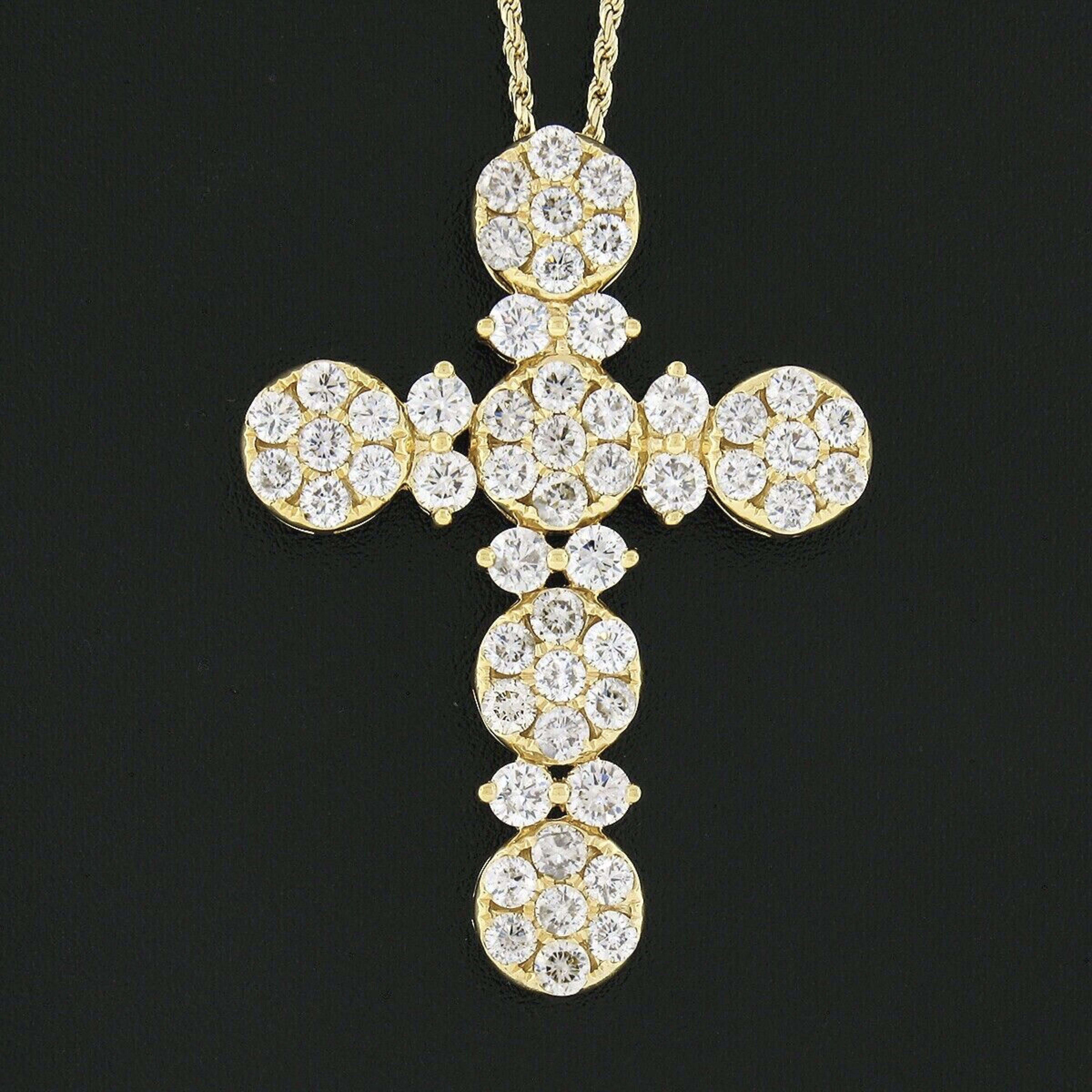 14 Karat Gelbgold 3,75 Karat runder Brillant Diamant Cluster Kreuz Anhänger & Kette (Rundschliff)