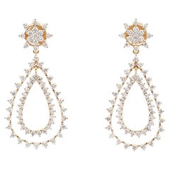 Pendientes tipo candelabro de oro amarillo de 14 quilates con diamantes naturales redondos de 3,99 quilates y forma de pera
