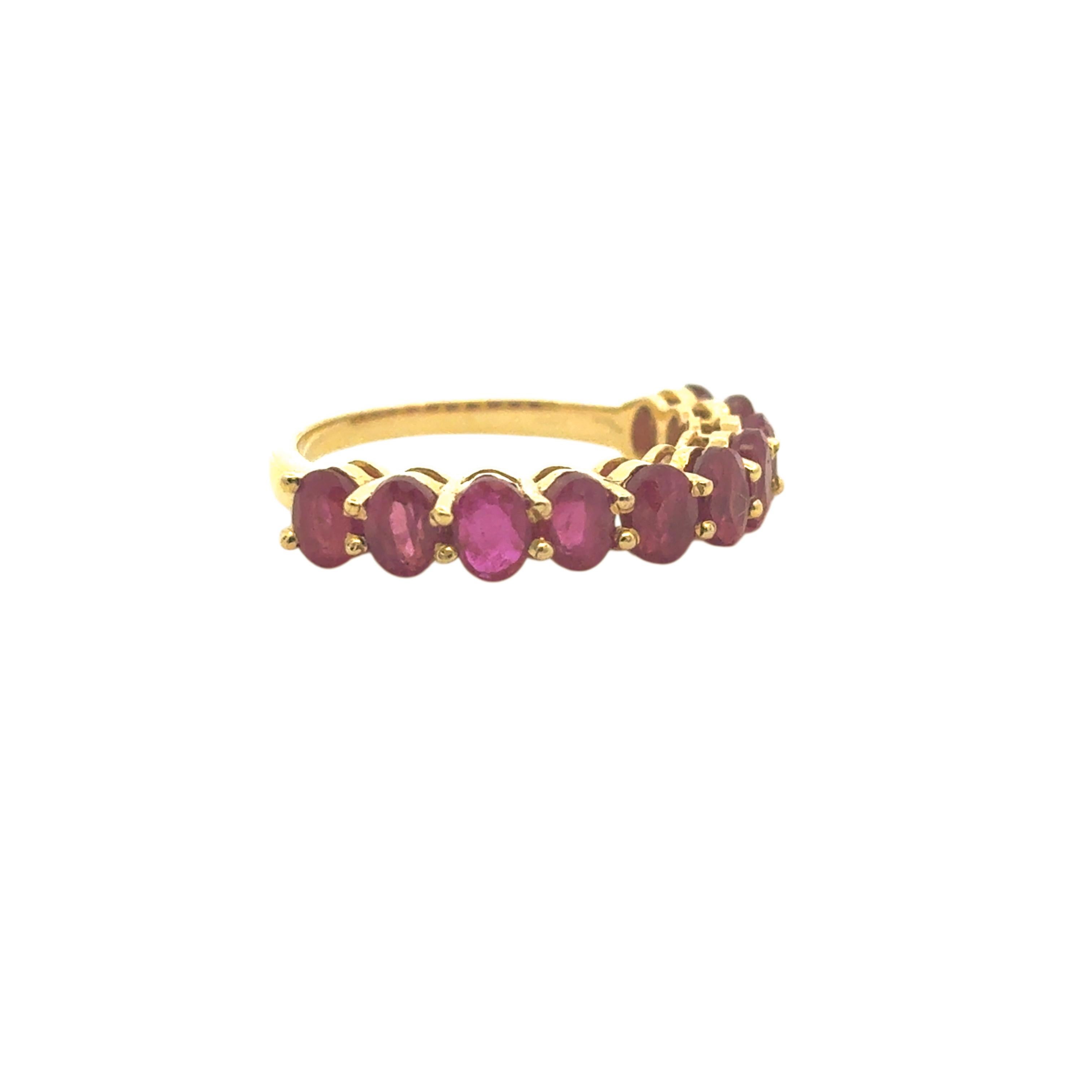Moderne 14k Yellow Gold 3ctw Oval Cut Ruby Halfway Ring Band en vente