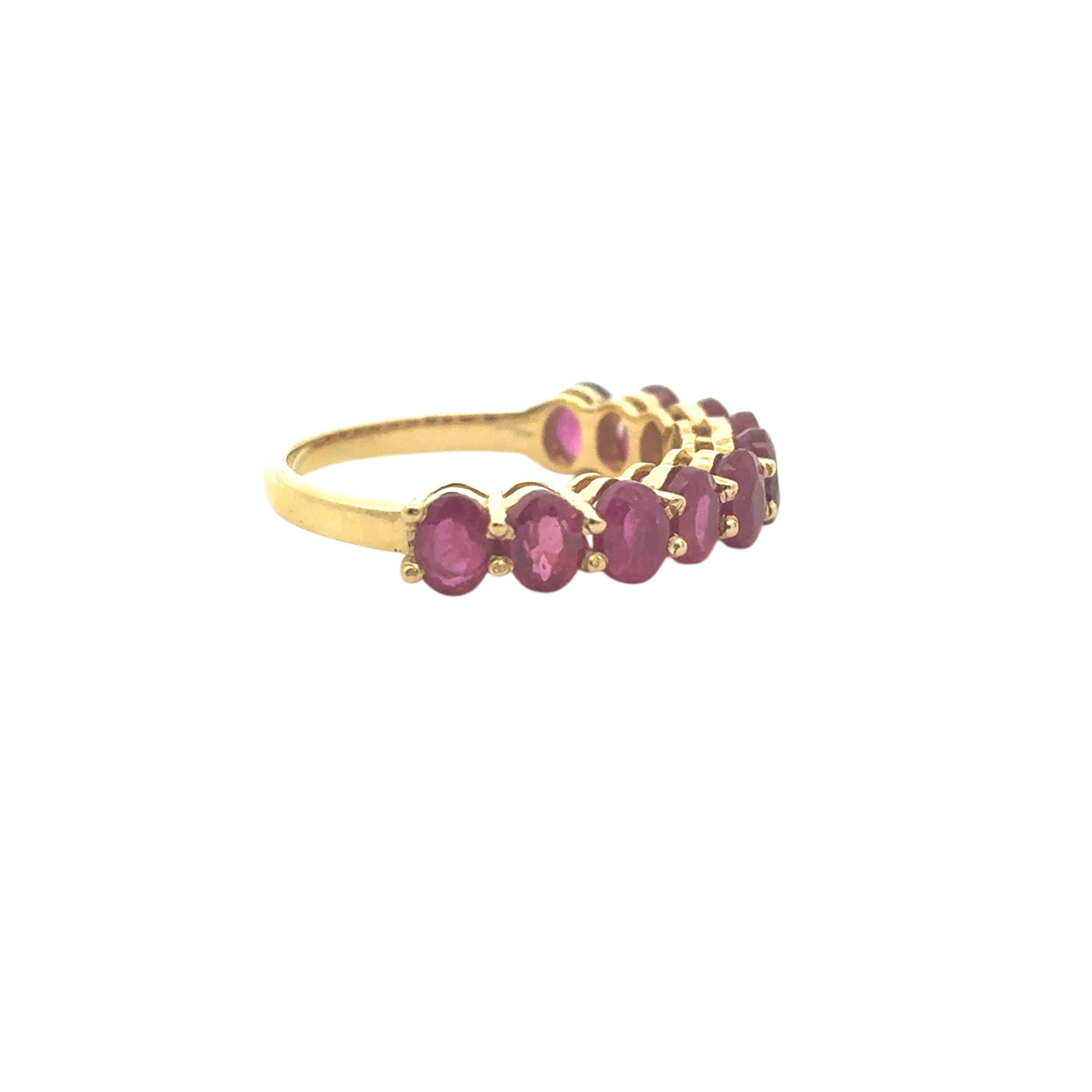 Taille ovale 14k Yellow Gold 3ctw Oval Cut Ruby Halfway Ring Band en vente