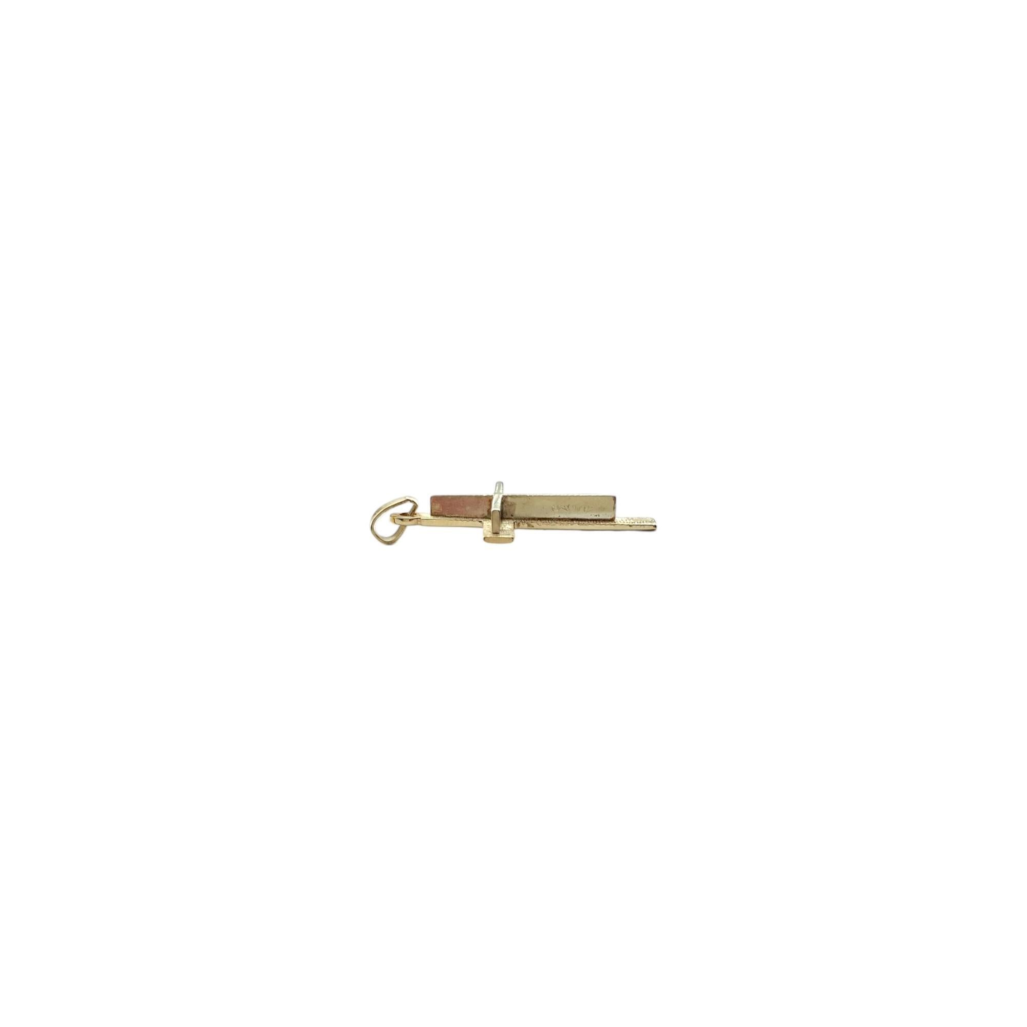 Pendentif croix 3D en or jaune 14 carats n° 17437 en vente 3