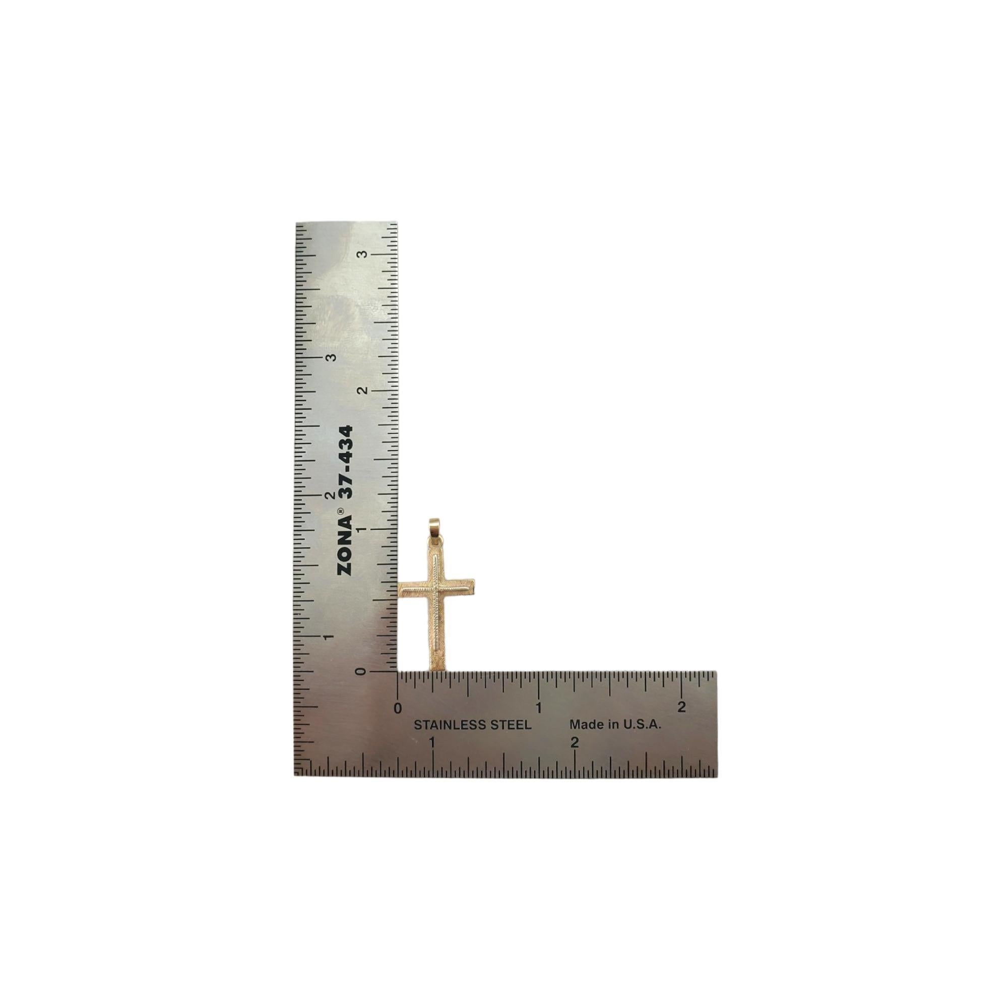 Pendentif croix 3D en or jaune 14 carats n° 17437 en vente 5