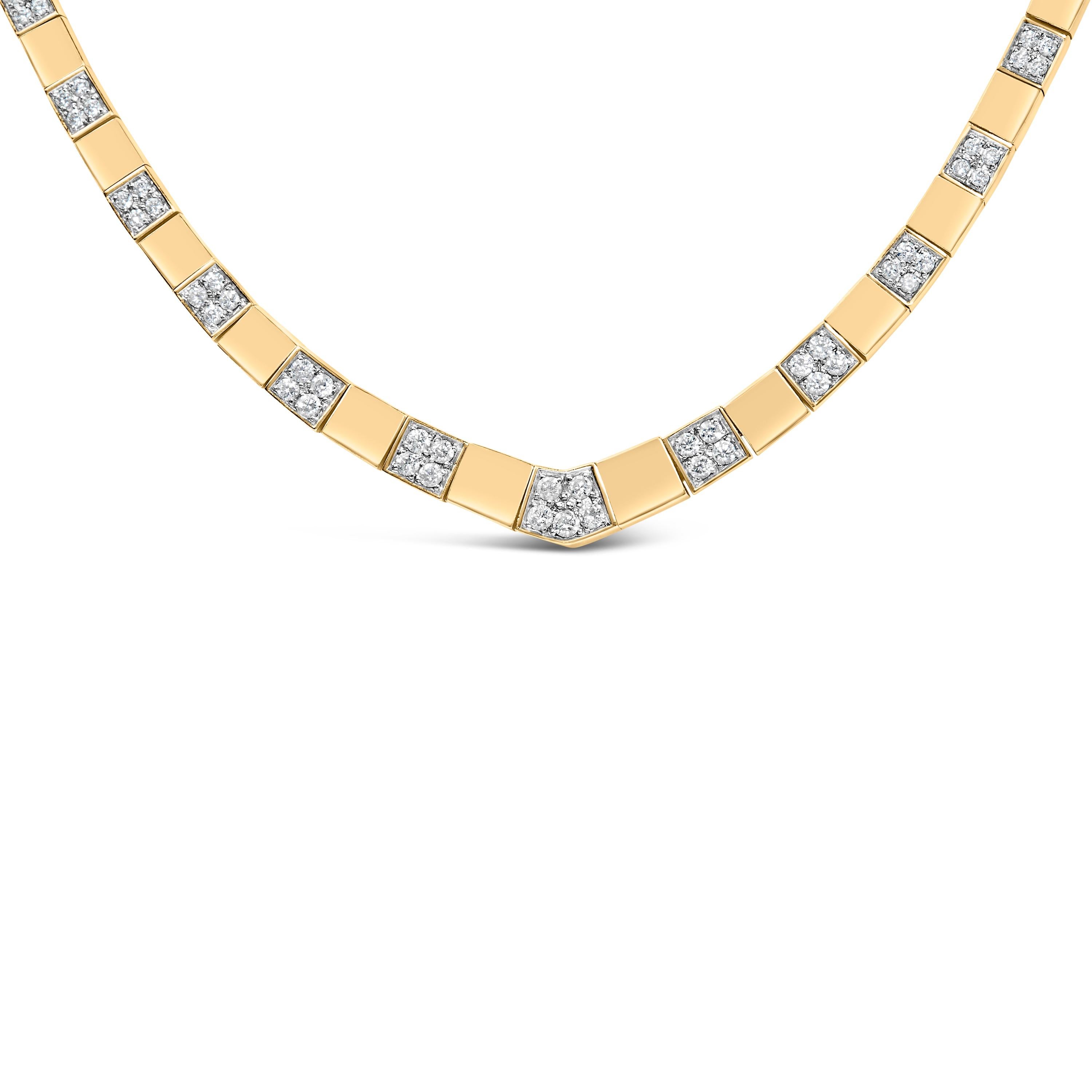 Découvrez le summum de l'élégance avec ce collier en or jaune 14 carats, magistralement conçu pour habiller votre décolleté d'un éclat inégalé. Chaque maillon de 3,5 mm brille de mille feux, orné de diamants naturels de couleur G-H et de pureté