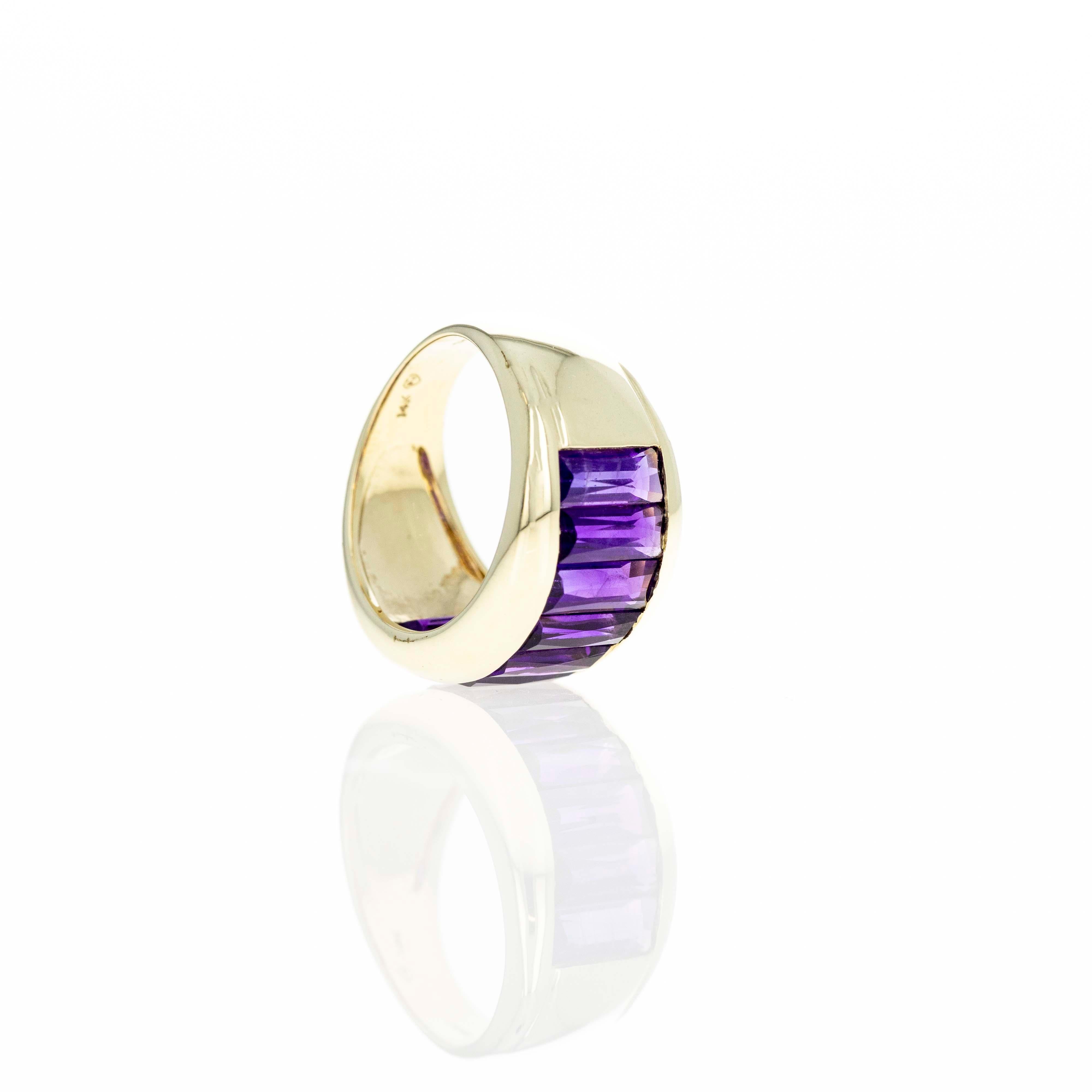 Epoche: Moderner Nachlass
Zusammensetzung: 14K Gelbgold
Hauptstein: Acht natürliche Amethyste
Karat Gewicht: Ungefähr 4 Karat insgesamt
Ringgröße: 6
Ring Gewicht: 8,1 Gramm
Artikel Barcode: 018793