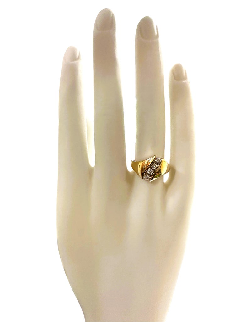 14k Gelbgold Linearer moderner Ring mit 4 Diamanten und Bewertung im  Angebot bei 1stDibs