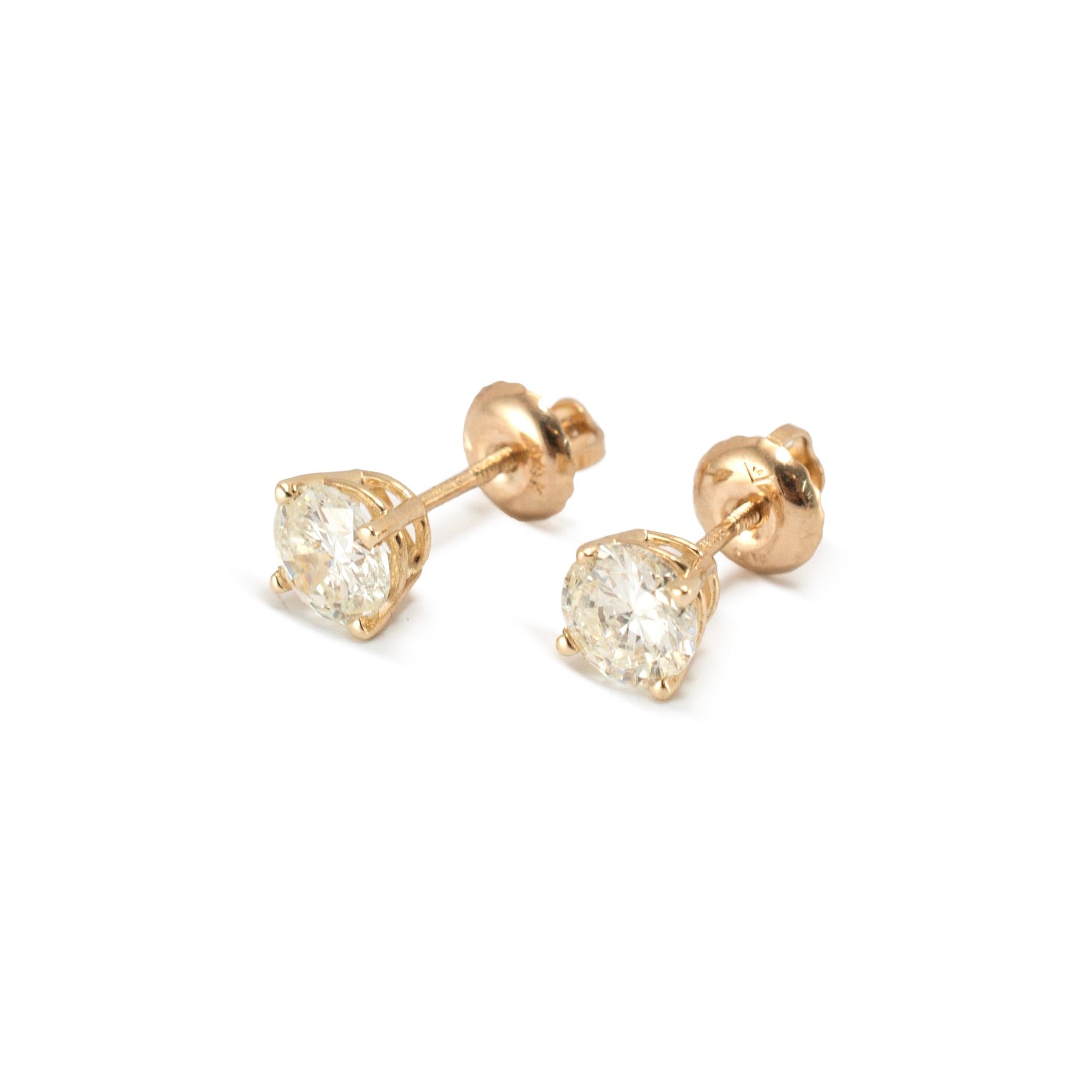 Genre : Unisexe

Type de métal : Or jaune 14K

Diamètre : 5,15 mm

Poids : 0,88 grammes

Boucles d'oreilles en or jaune 14K avec diamants et boucles vissées. Le métal a été testé et il a été déterminé qu'il s'agissait d'or jaune 14 carats. Gravé