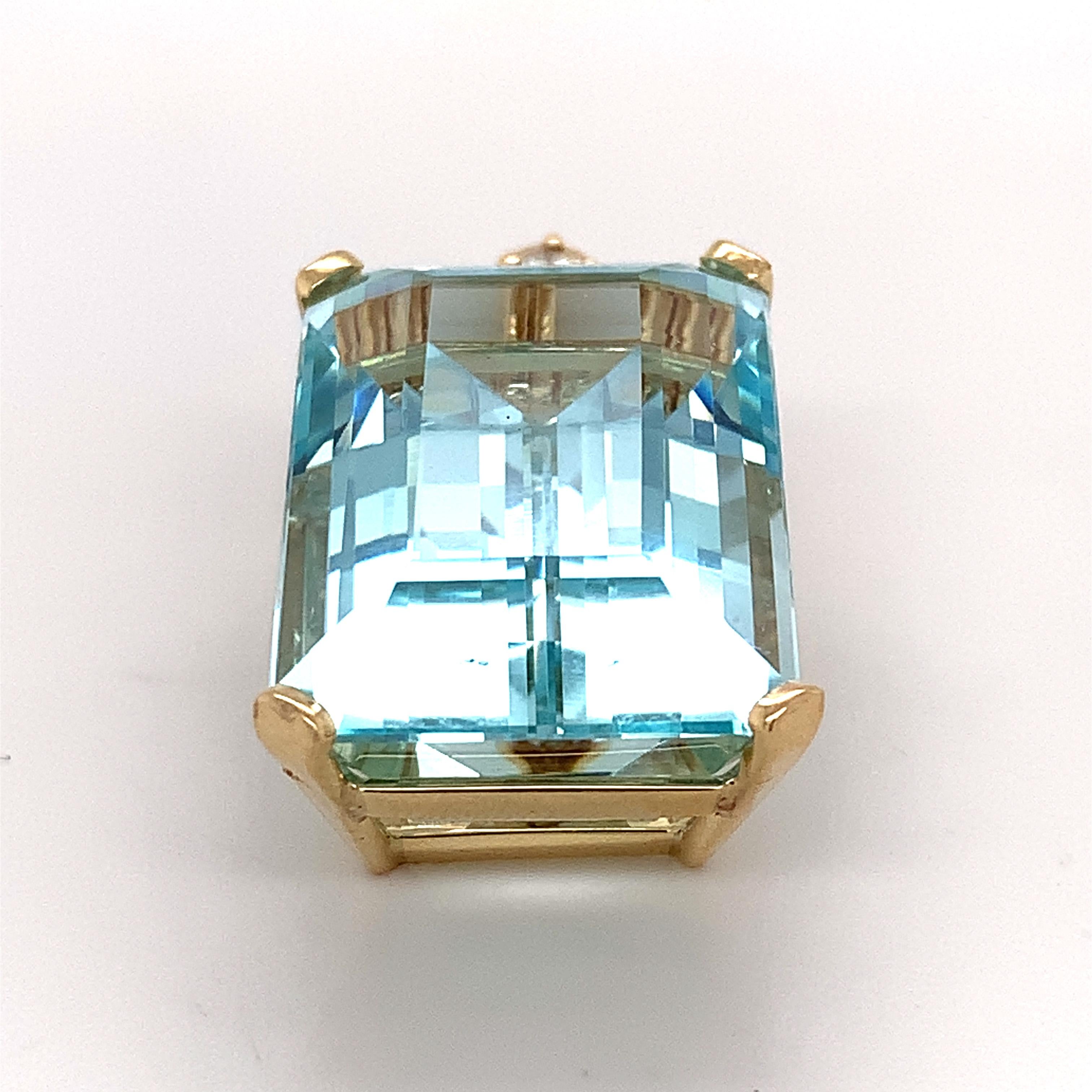 14k Yellow Gold Blue Aquamarine And Diamond Pendant

13.8 Grams

1 1/4 Inches Tall 

6 Round White Diamonds 0.25 Carats Total Weight

Approximately 40 Carat Aquamarine 

This is a beautiful aquamarine and diamond pendant. If you have any questions