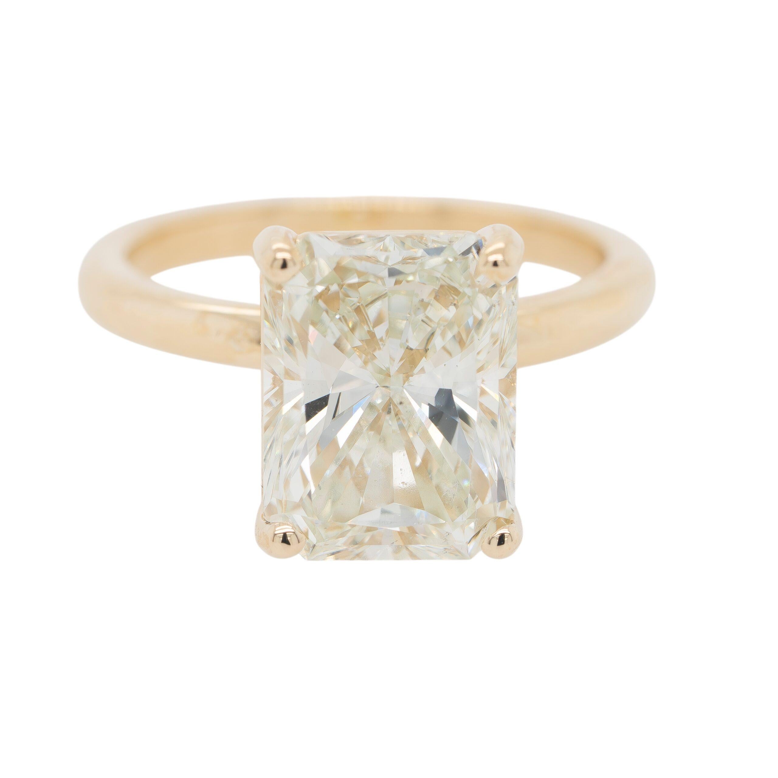 Bague solitaire en or jaune 14 carats avec diamant naturel taille radiant de 4,01 carats en vente 3
