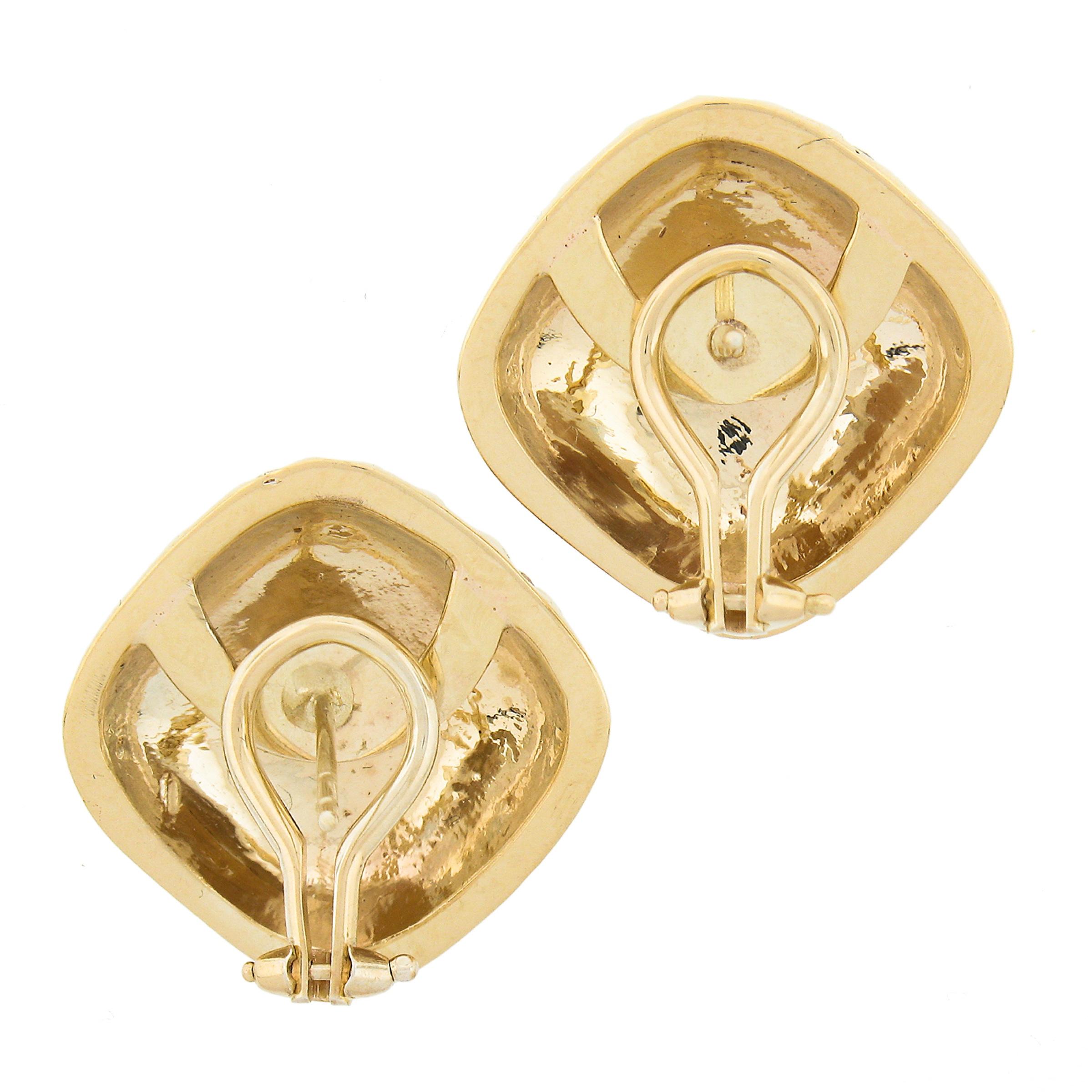 Boucles d'oreilles bouton en or jaune 14k, 4.14ct Channel set Diamond Covered Cushion Shape Button Earrings Pour femmes en vente