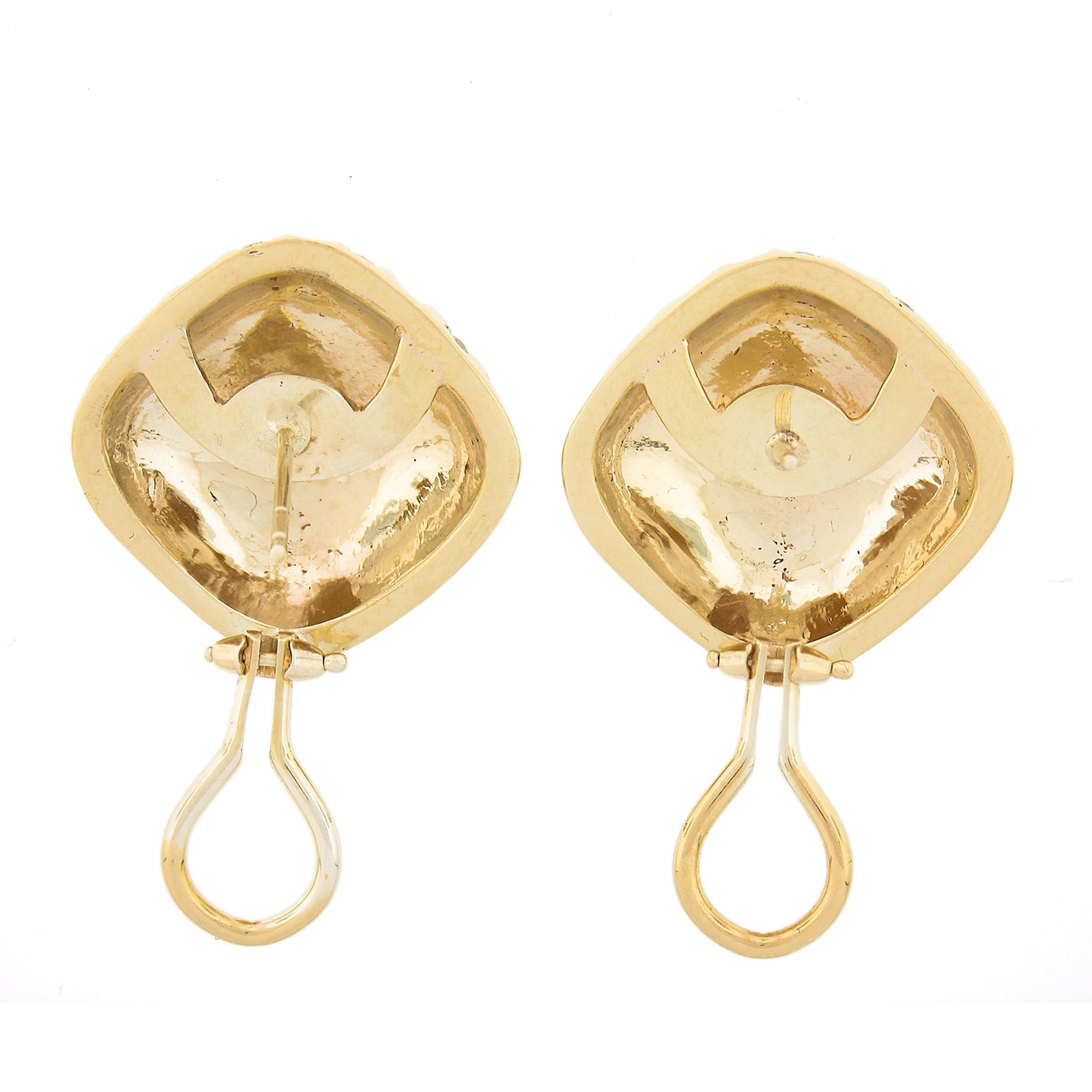 Boucles d'oreilles bouton en or jaune 14k, 4.14ct Channel set Diamond Covered Cushion Shape Button Earrings en vente 1