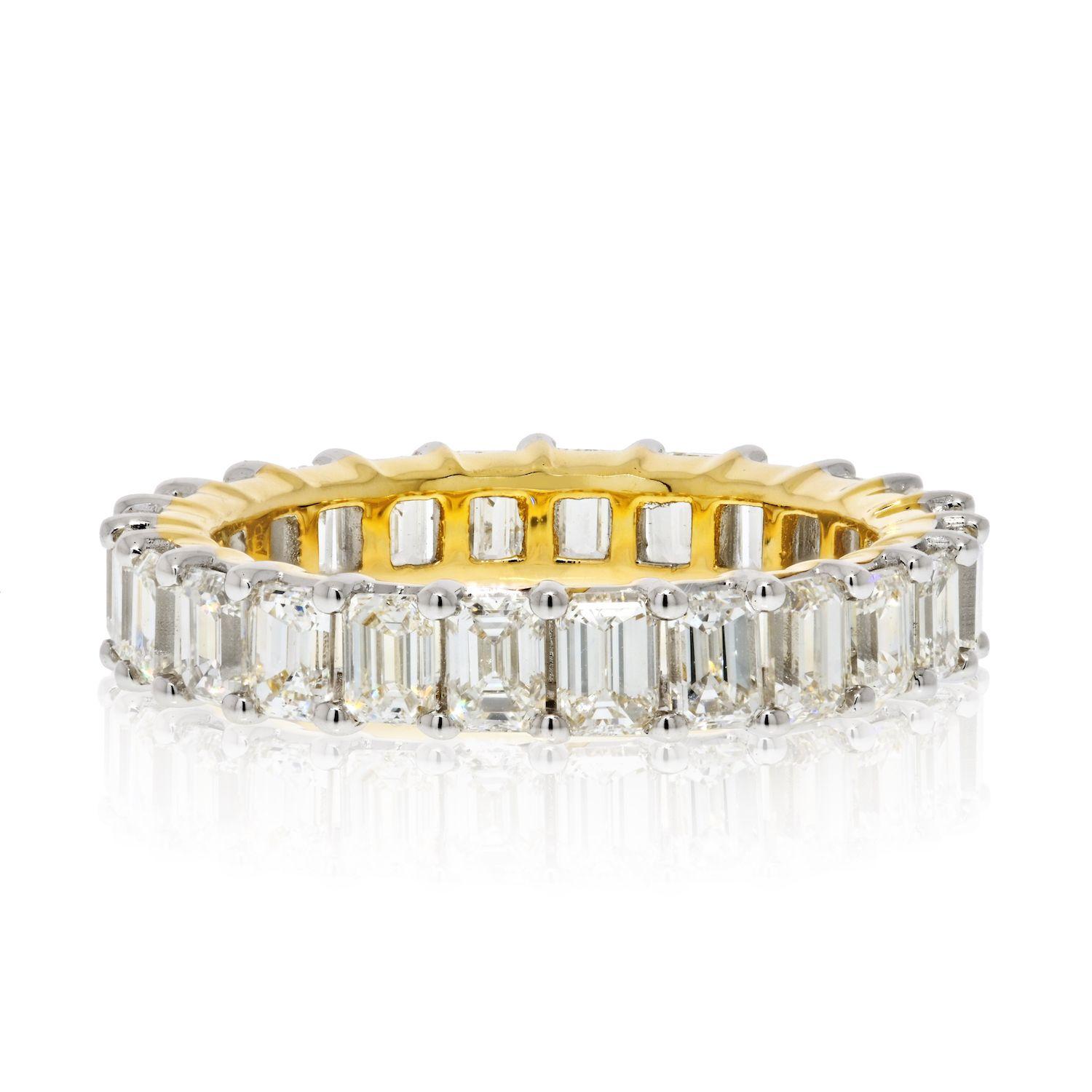 14K Yellow Gold 4.25cts Emerald Cut Diamond Eternity Eternity Band In New Condition In New York, NY