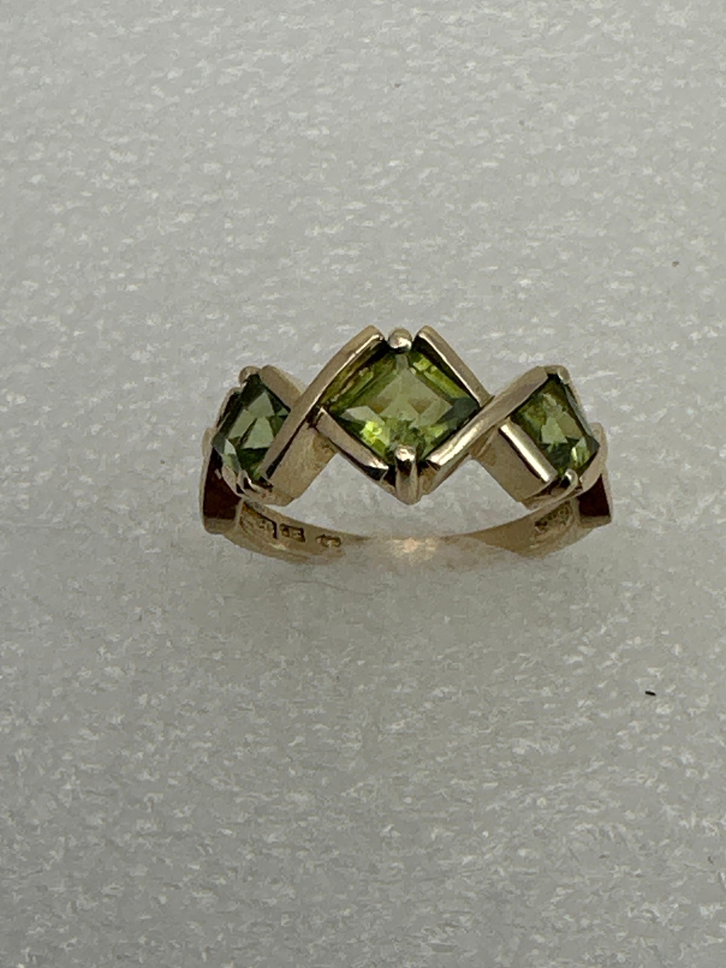 14k Yellow Gold ~ 4.5mm & 5.5mm Square Peridot Ring ~ Size 7 In New Condition In Las Vegas, NV