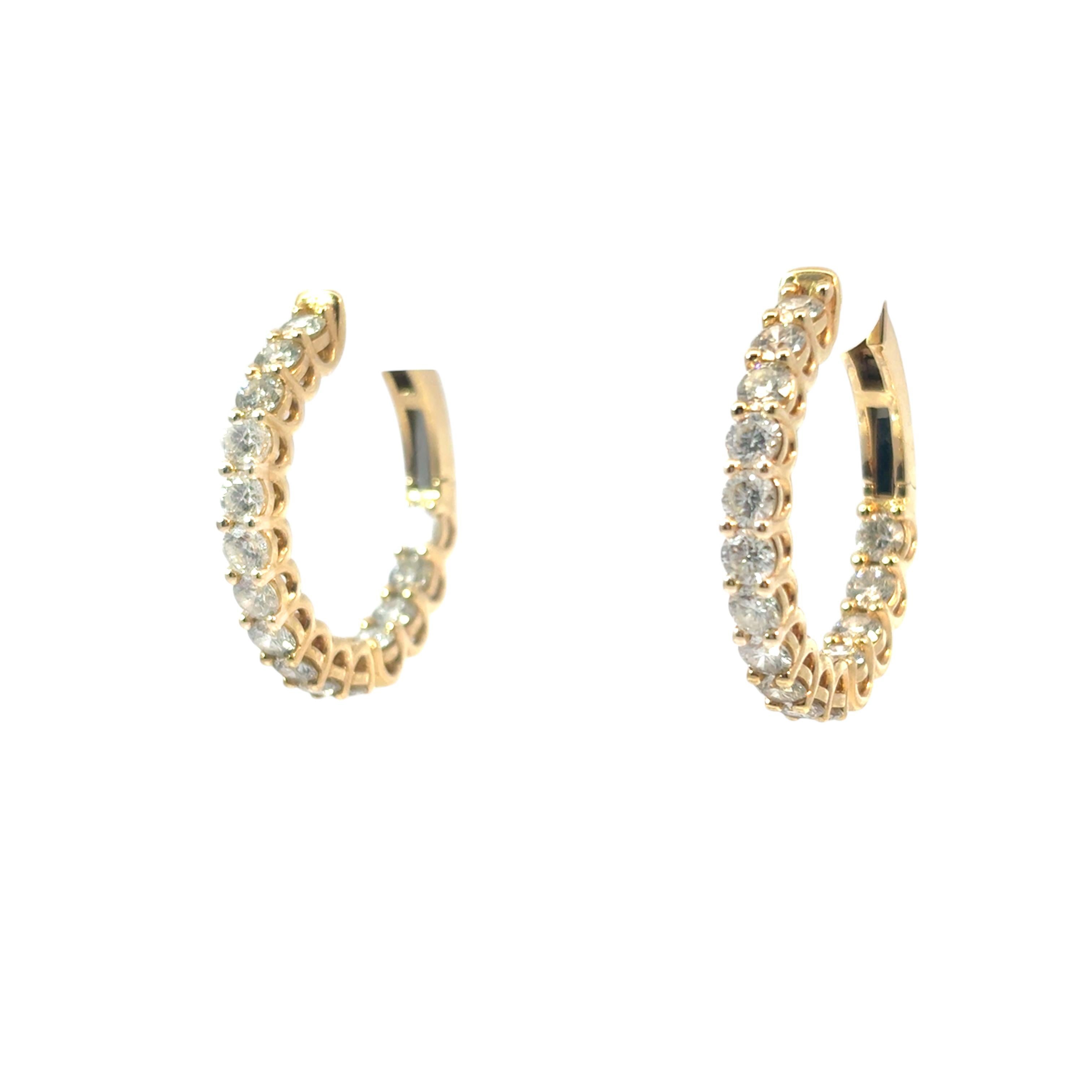 Boucles d'oreilles Huggie en or jaune 14k avec 4,87ctw de diamants de grande taille

Ces magnifiques boucles d'oreilles Huggie en or et diamant sont en excellent état et sont prêtes à être expédiées !

Style : Huggies
MATERIAL : Or jaune 14k
Détails