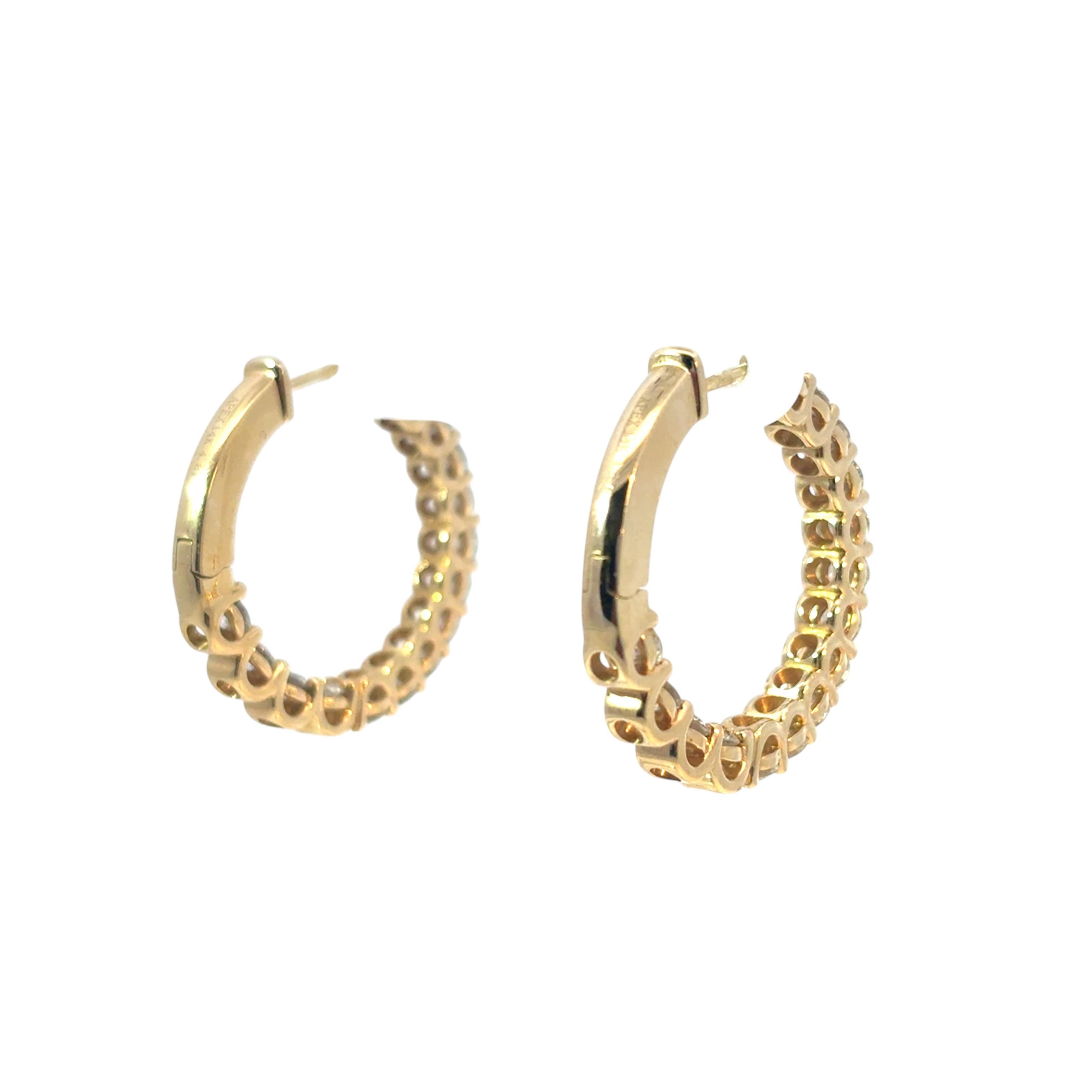 Boucles d'oreilles Huggie en or jaune 14k avec 4,87ctw de diamants de grande taille en vente 1