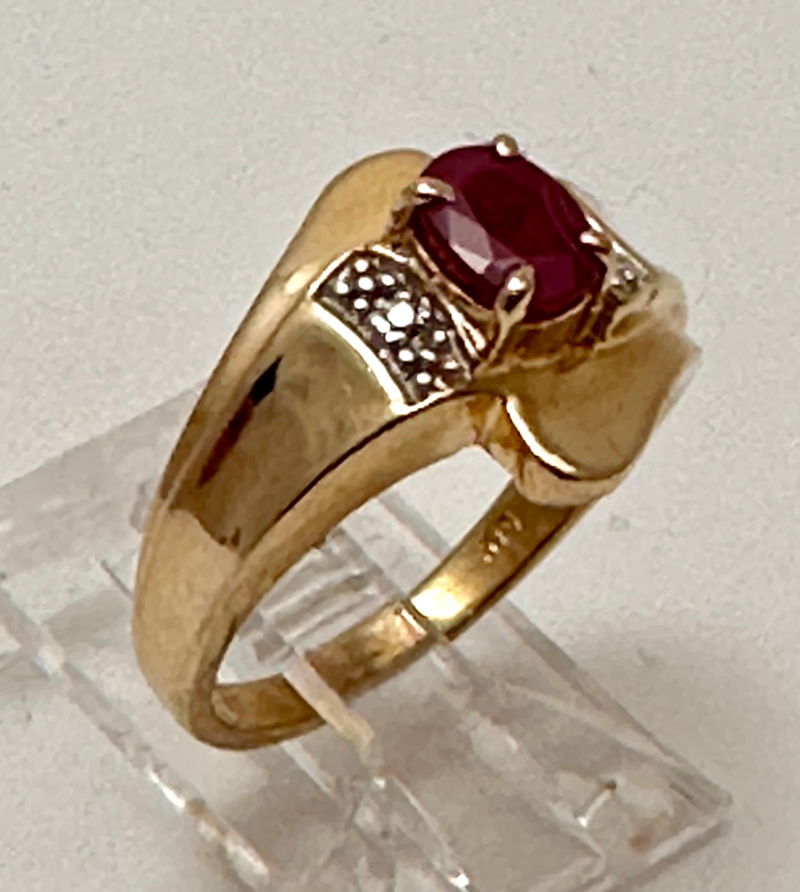 Modern 14k Yellow Gold 4mm x 6mm Oval Ruby 2 Side Diamonds Ring Size 6 For Sale