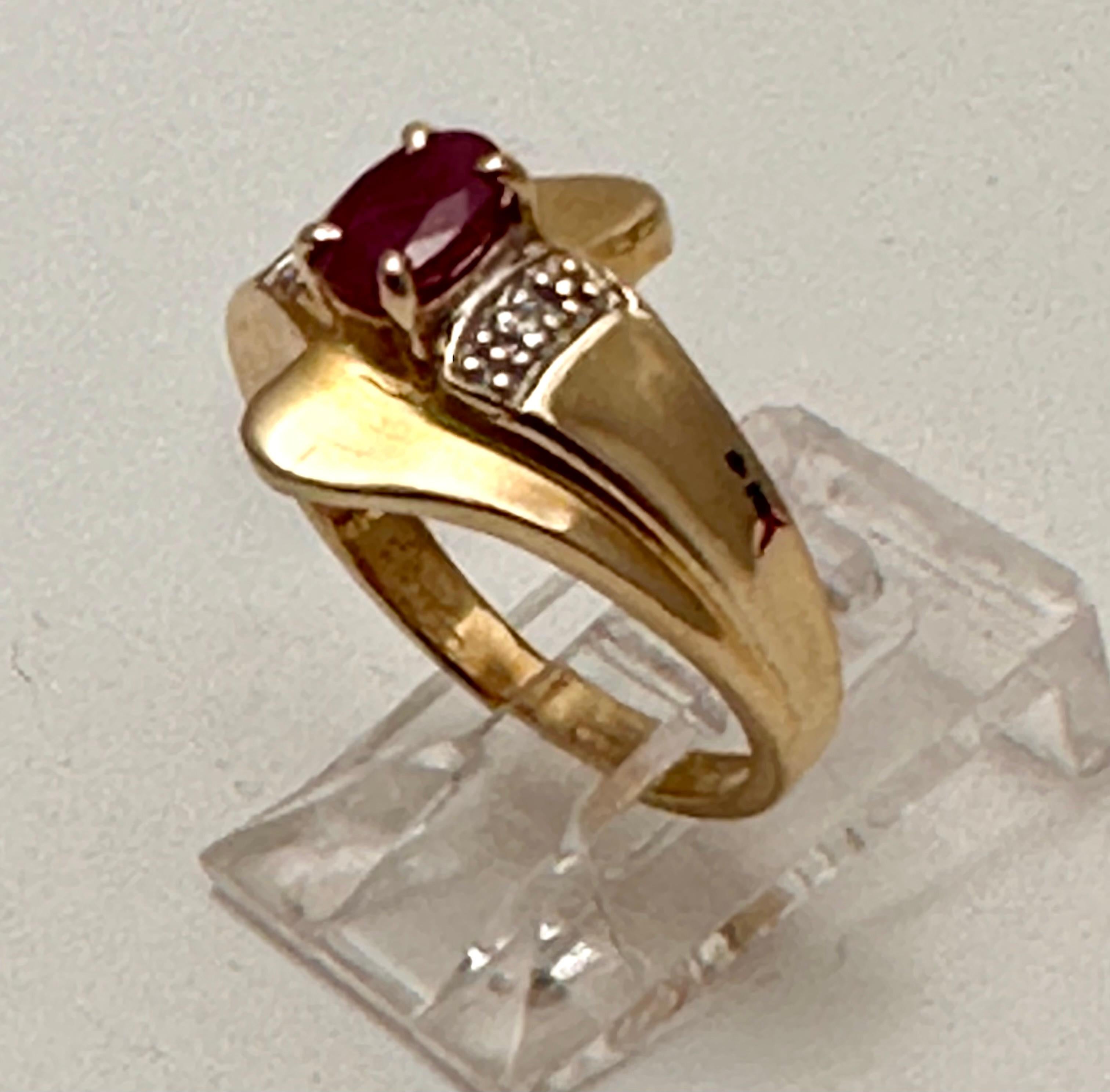 14k Yellow Gold 4mm x 6mm Oval Ruby 2 Side Diamonds Ring Size 6 In New Condition For Sale In Las Vegas, NV