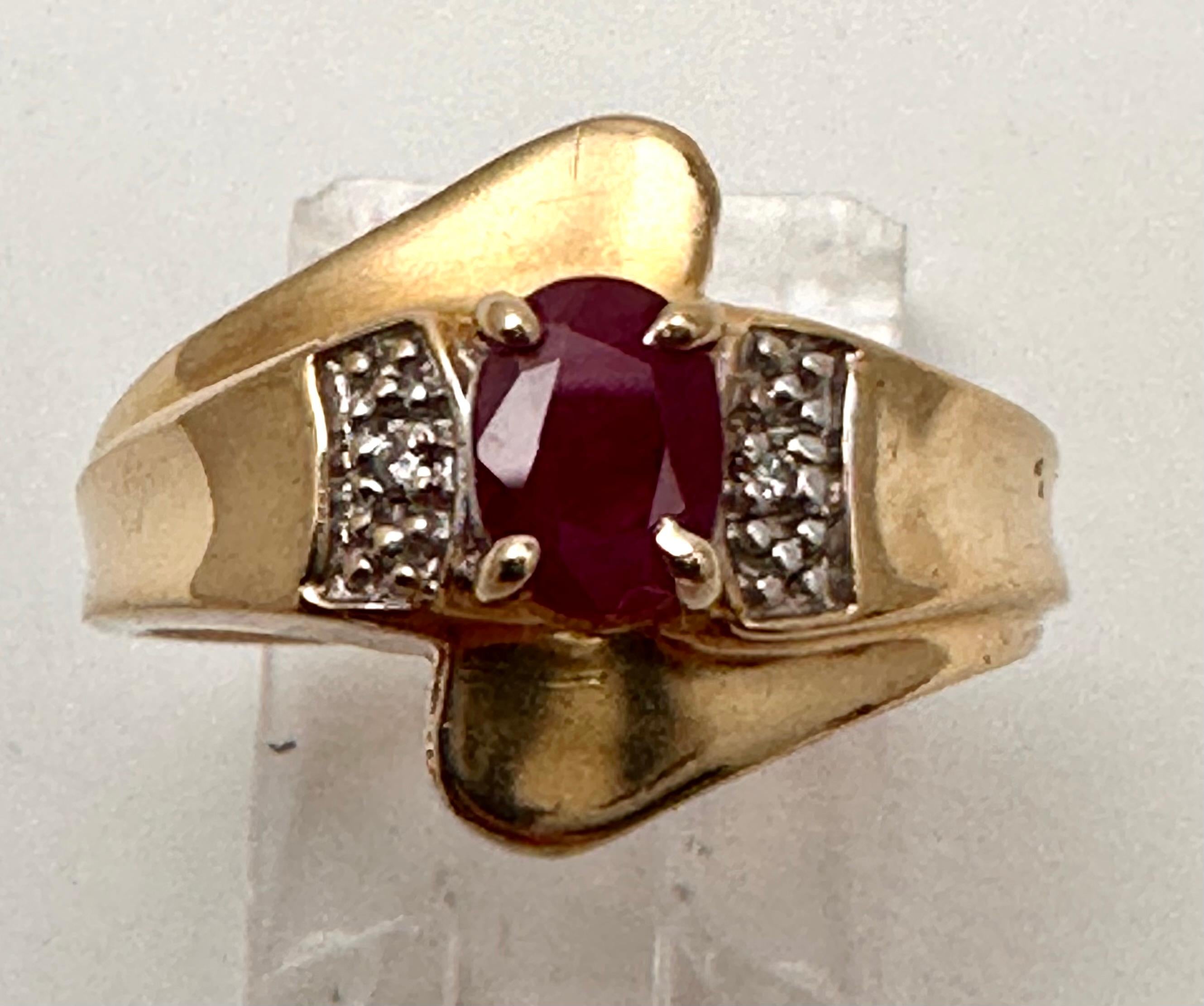 14k Yellow Gold 4mm x 6mm Oval Ruby 2 Side Diamonds Ring Size 6 For Sale 2