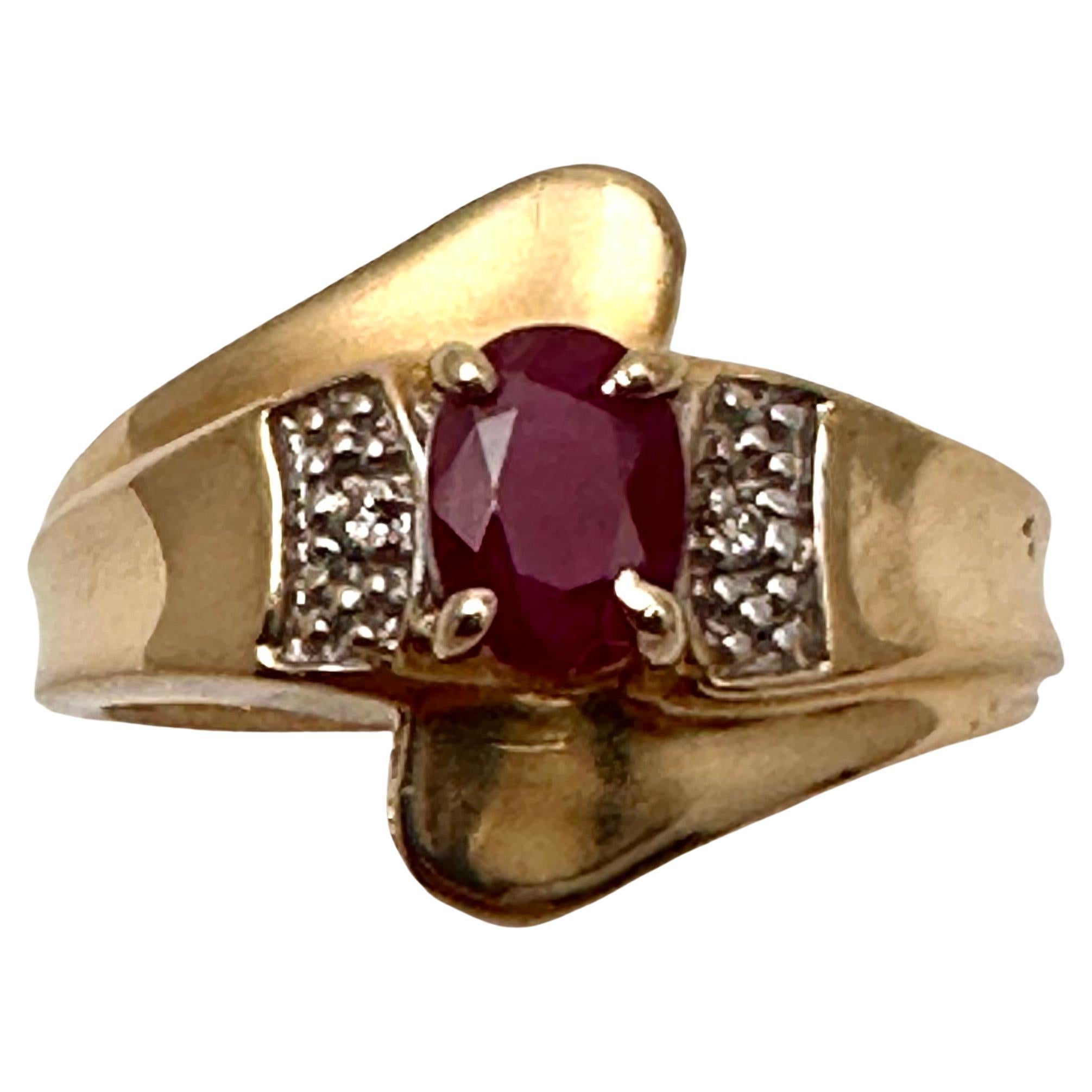 14k Yellow Gold 4mm x 6mm Oval Ruby 2 Side Diamonds Ring Size 6 For Sale