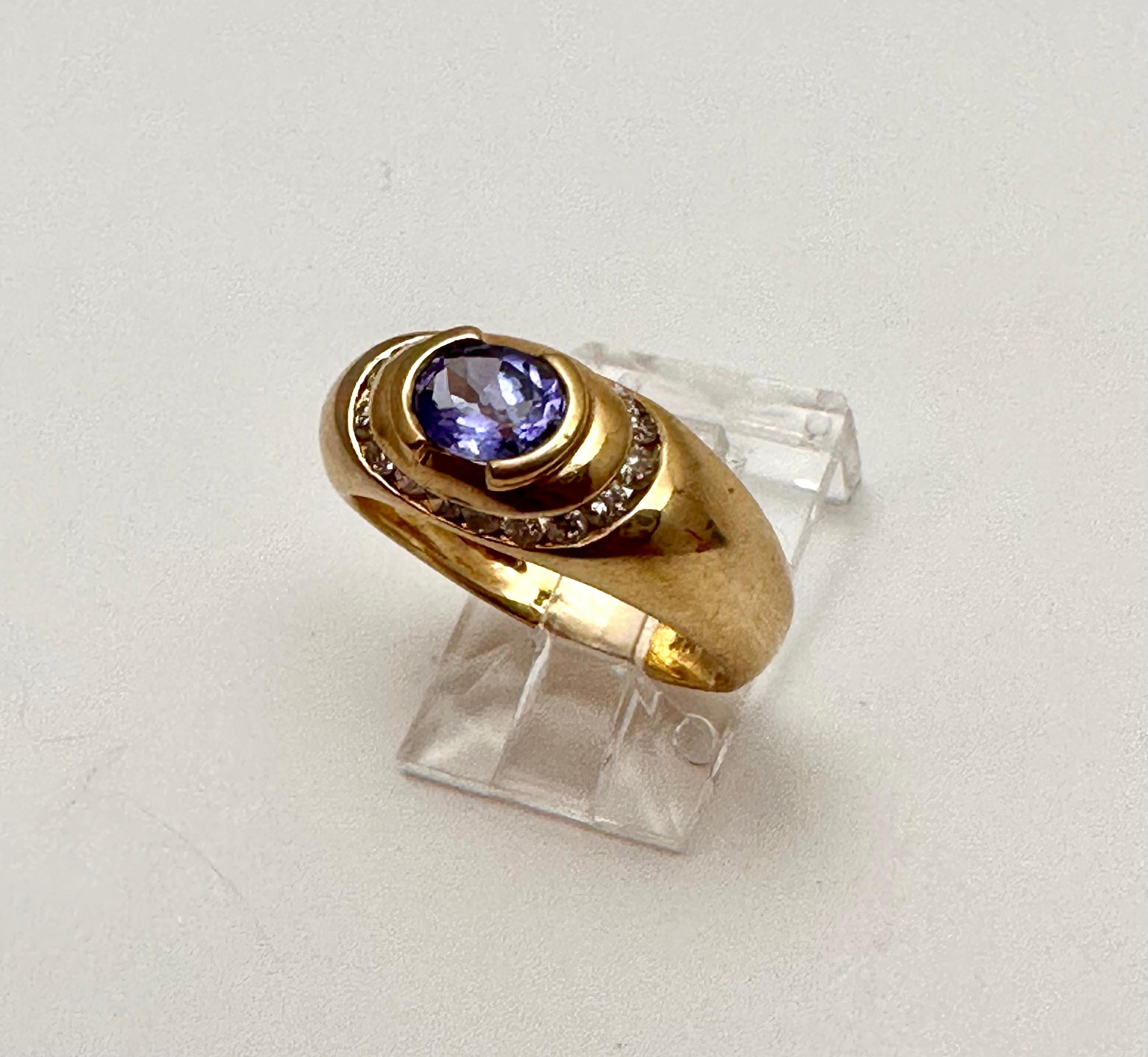 Oval Cut 14k Yellow Gold 4mm x 6mm Oval Tanzanite 17 ~ Diamonds ~ Ring Size 6 1/2 For Sale