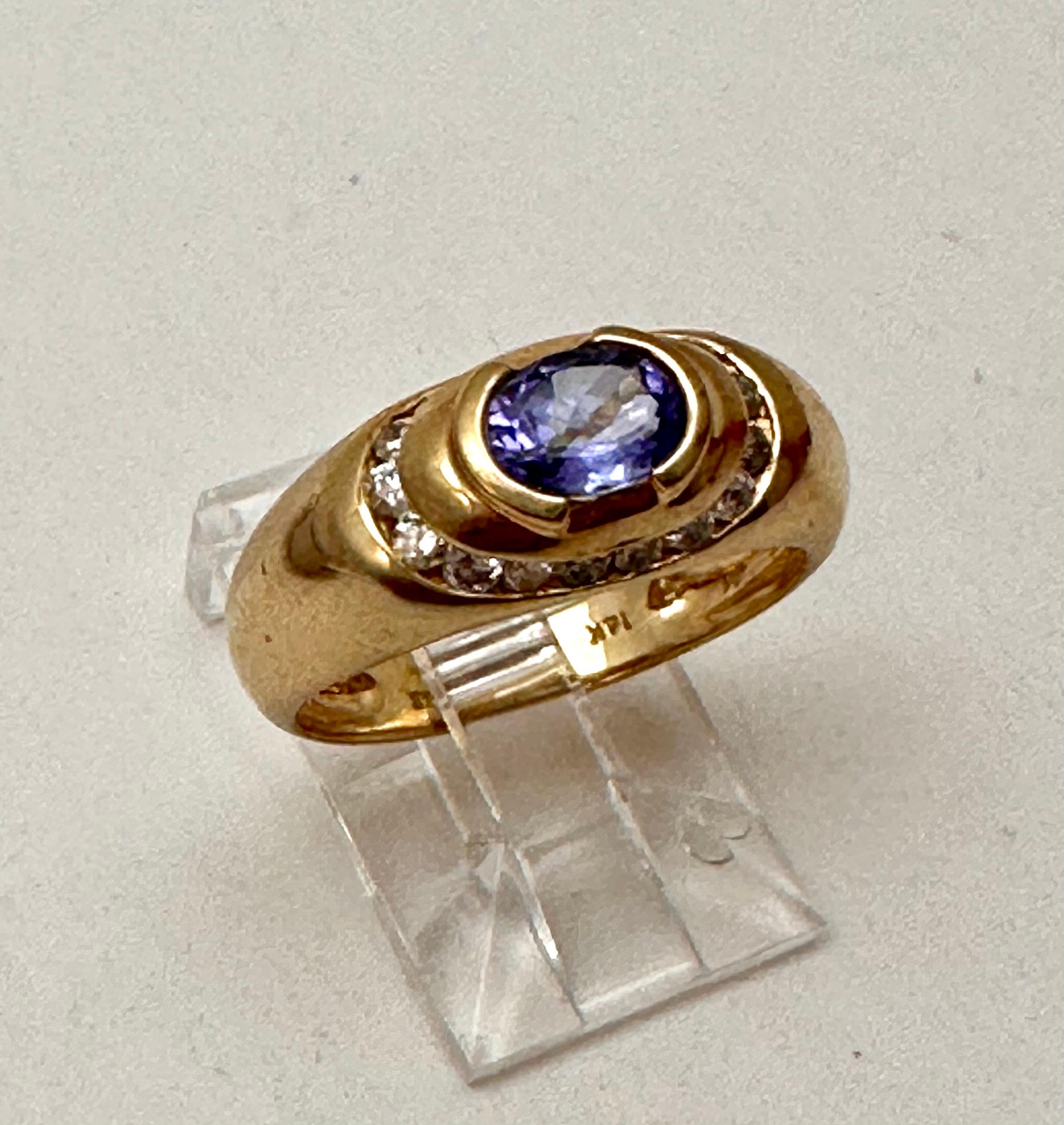 14k Yellow Gold 4mm x 6mm Oval Tanzanite 17 ~ Diamonds ~ Ring Size 6 1/2 In New Condition For Sale In Las Vegas, NV