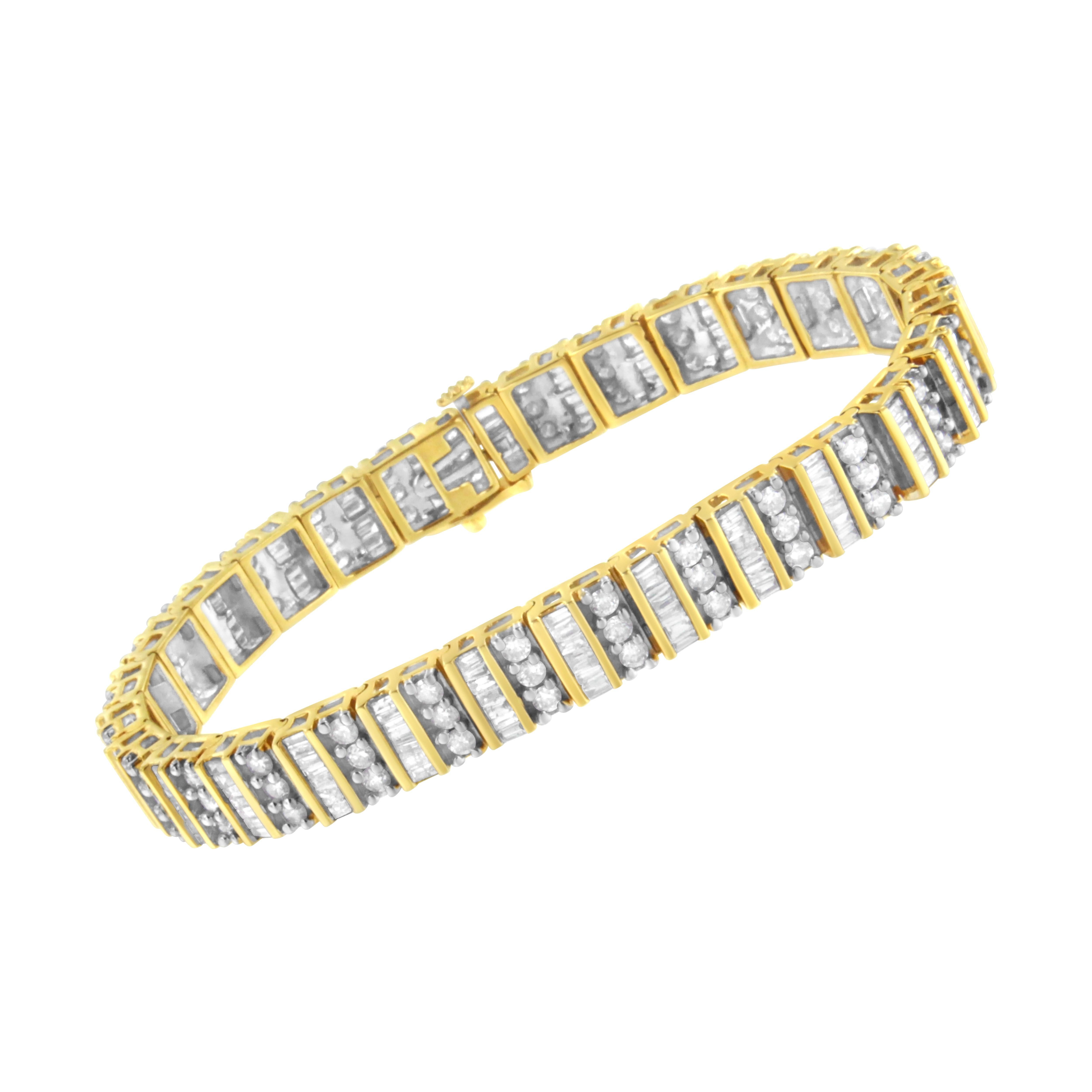 Contemporain Bracelet en or jaune 14 carats avec diamants taille ronde et baguette de 5 1⁄2 carats en vente