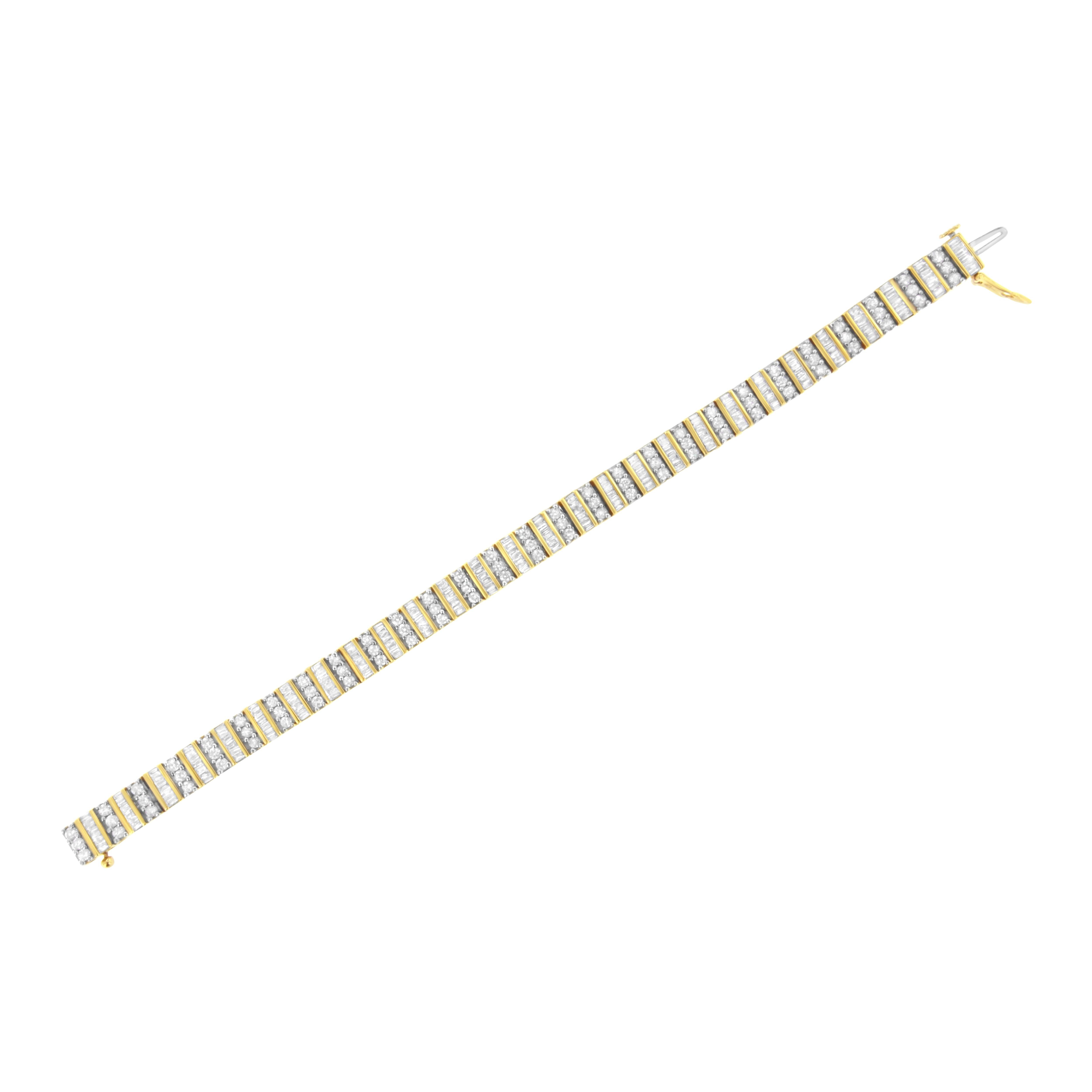 Bracelet en or jaune 14 carats avec diamants taille ronde et baguette de 5 1⁄2 carats Neuf - En vente à New York, NY