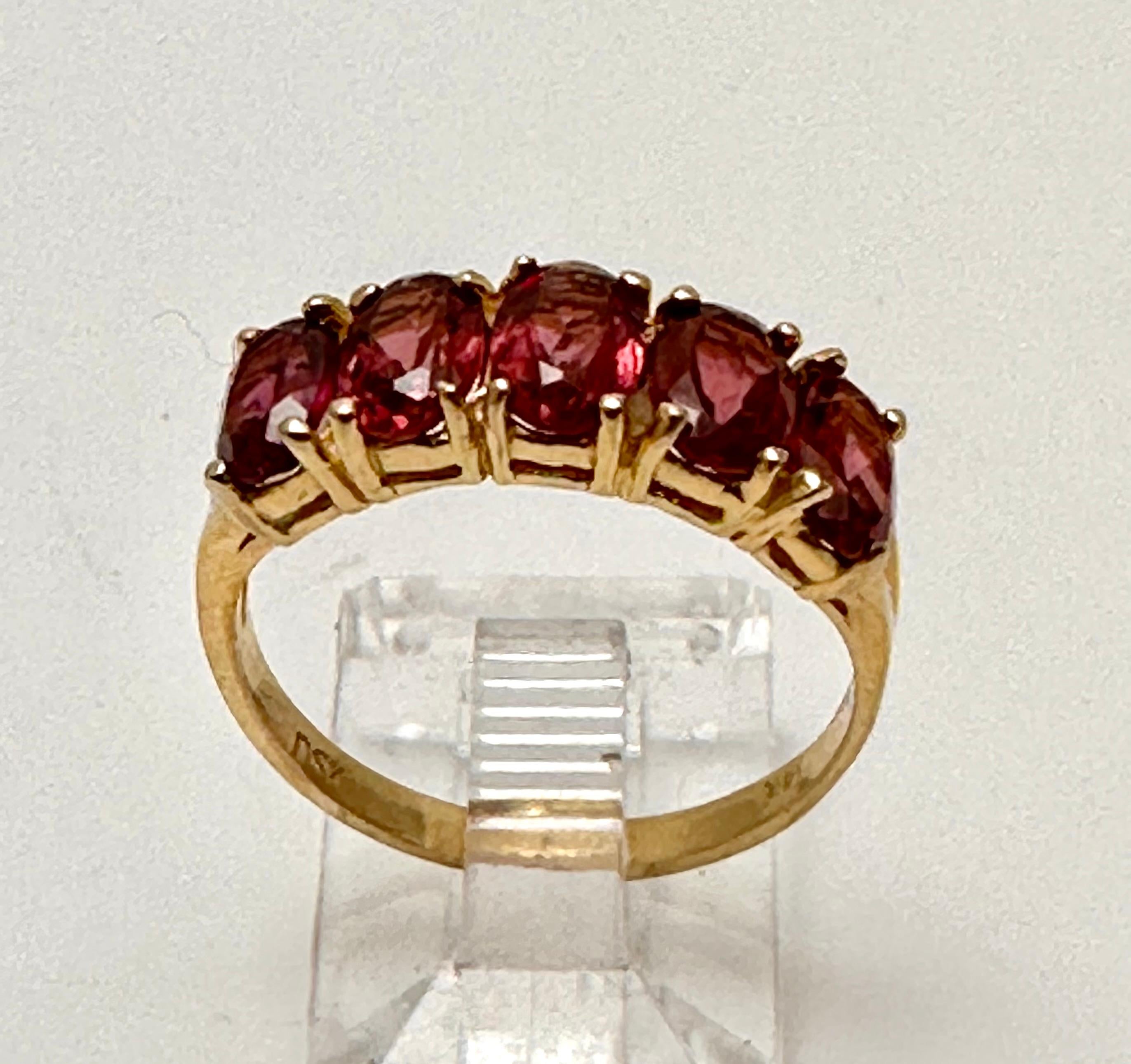 14k Yellow Gold ~ 5 ~ 4mm x mm Oval Shape Rubys Ring Size 7 In New Condition For Sale In Las Vegas, NV