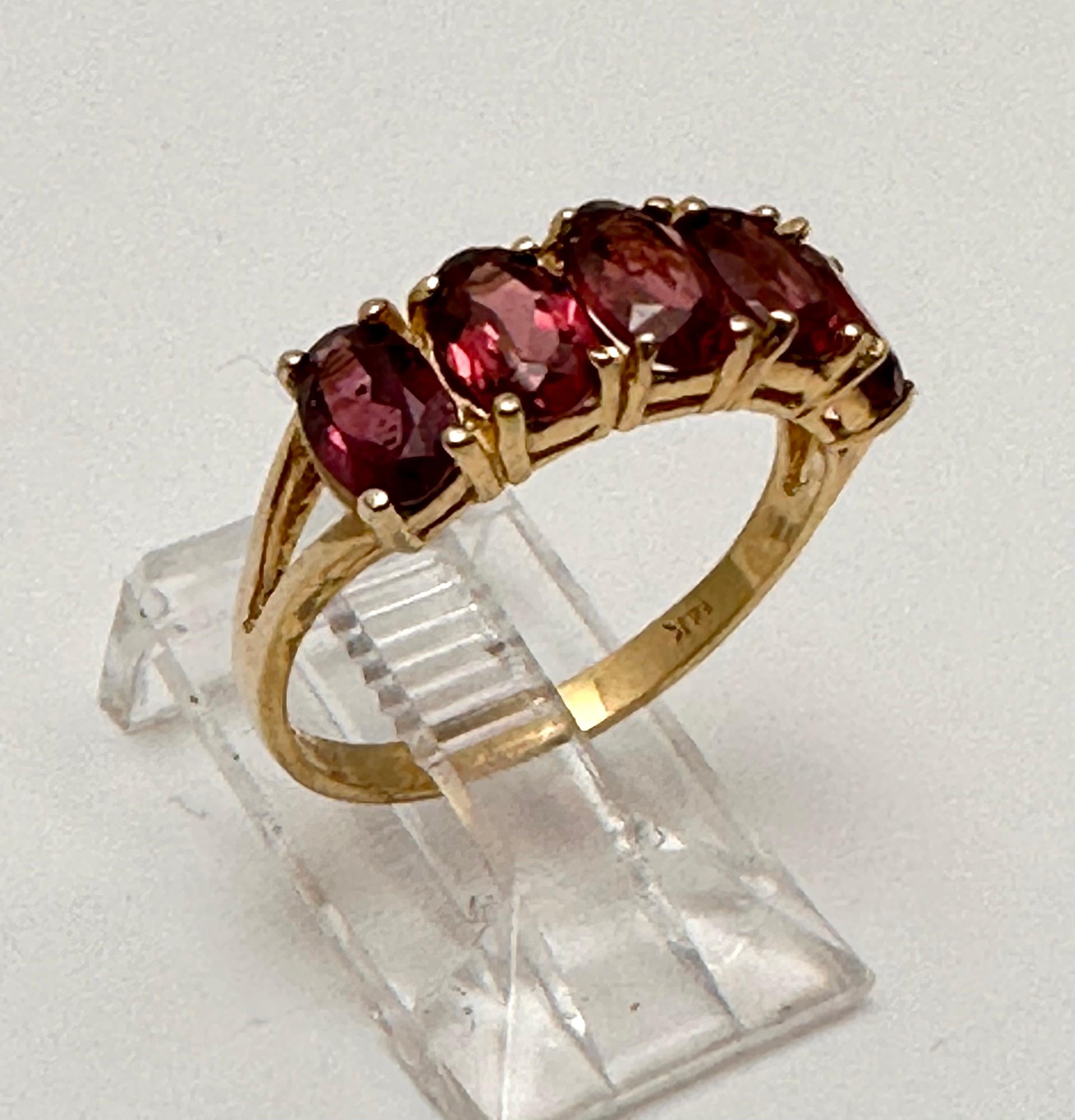 14k Gelbgold ~ 5 ~ 4mm x mm Oval geformte Rubine Ring Größe 7 Damen im Angebot