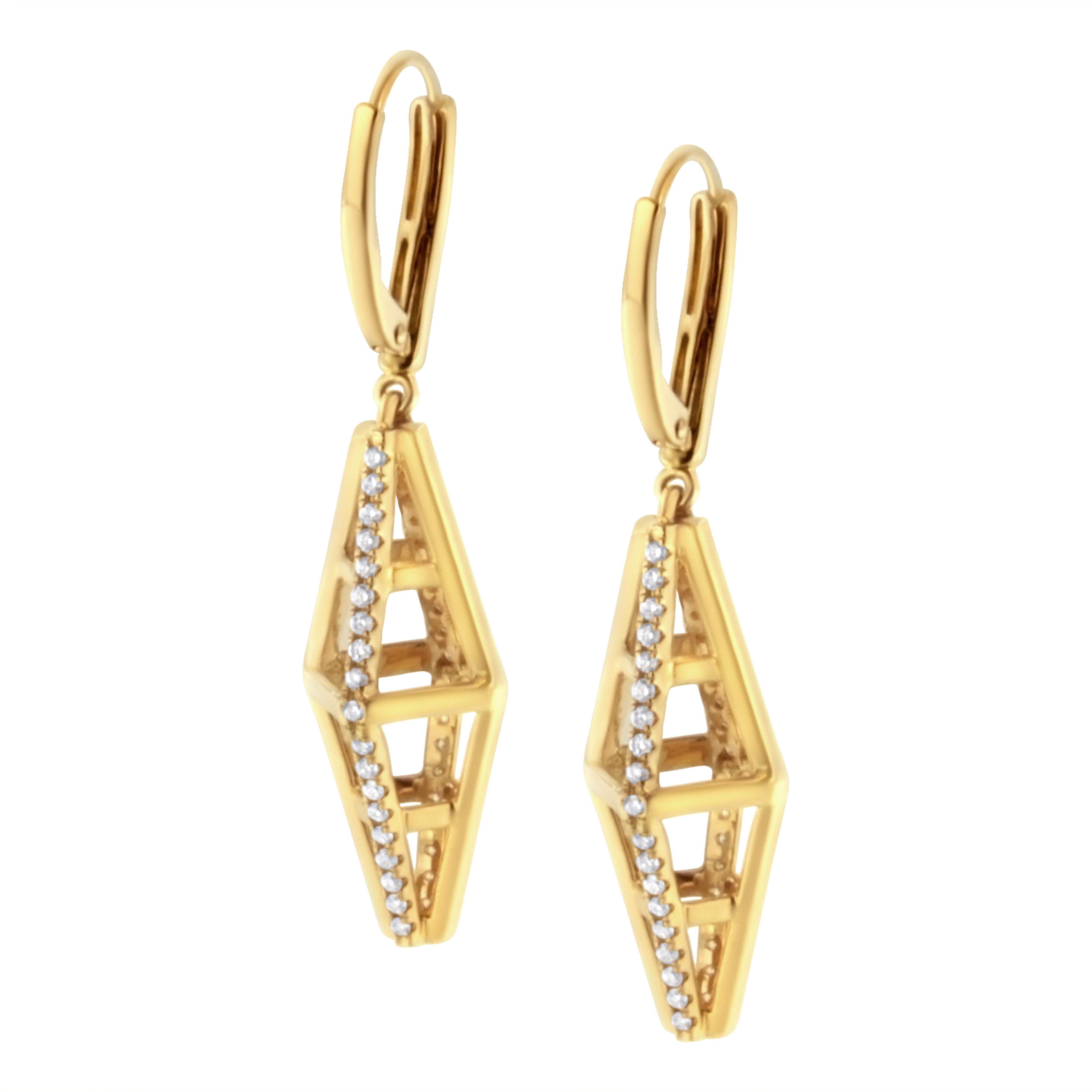 Moderno Orecchini a goccia e penzoloni geometrici in oro giallo 14K con diamante da 5/8 Cttw in vendita
